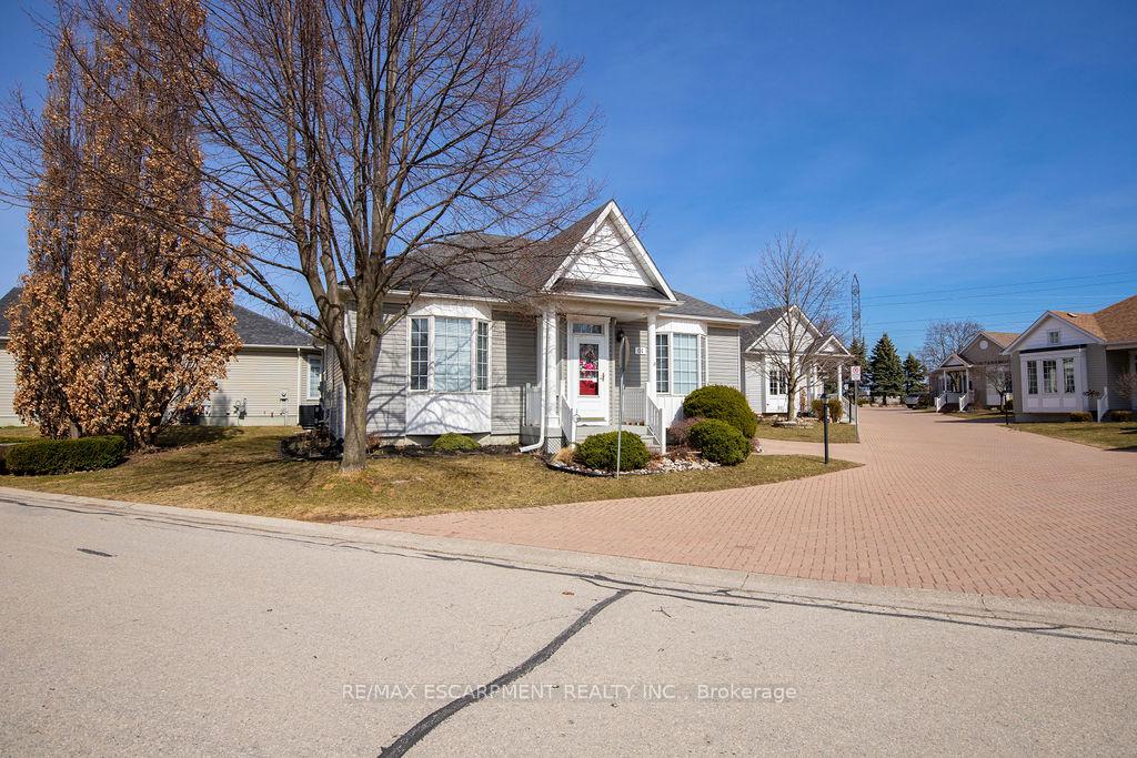 Photo 3 of 91 Silverbirch Boulevard, Hamilton, Villages of Glancaster — HOMEH