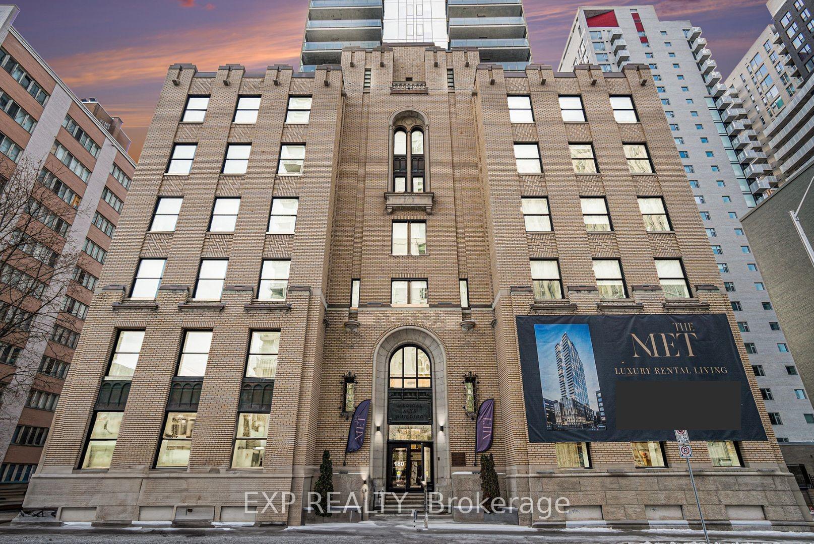 Front of Unit 2605, 180 Metcalfe Street