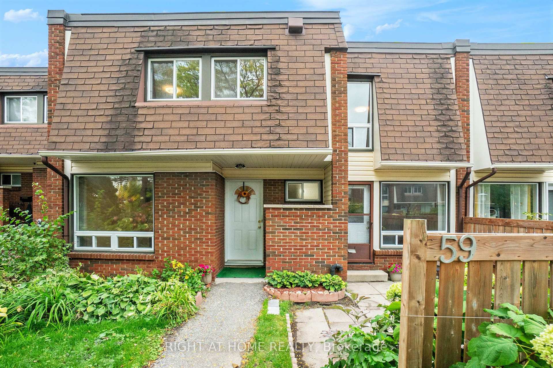 Front of Unit 59, 2939 Fairlea Crescent