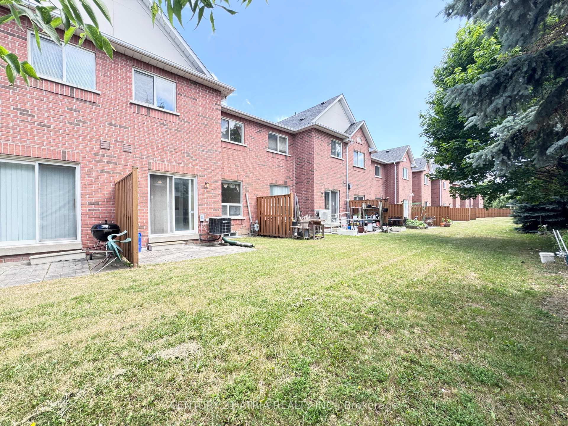 Photo 2 of 22 Zermatt Way, Markham, Unionville — HOMEH