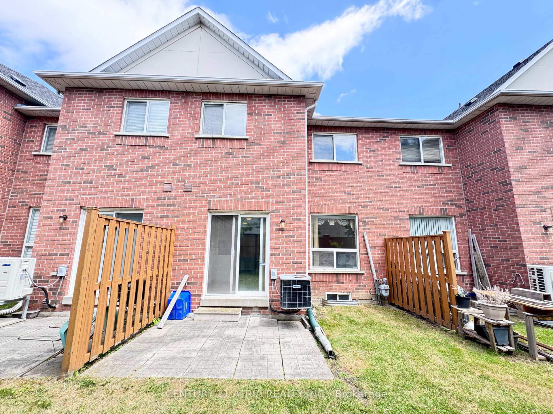 Photo 5 of 22 Zermatt Way, Markham, Unionville — HOMEH