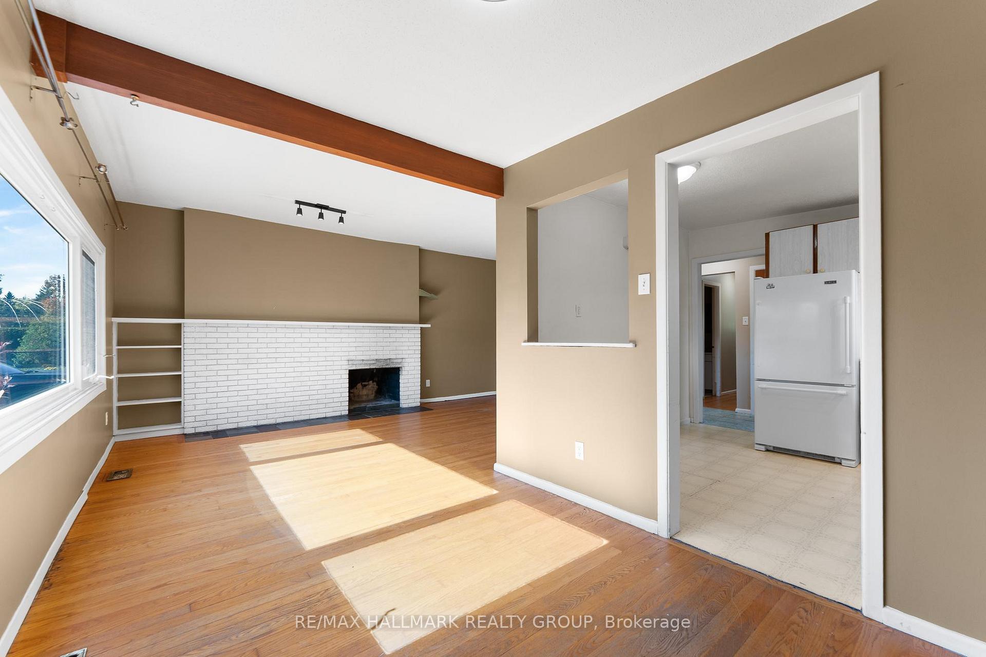 Photo 8 of 2437 Tupper Avenue, Ottawa, Hawthorne Meadows — HOMEH