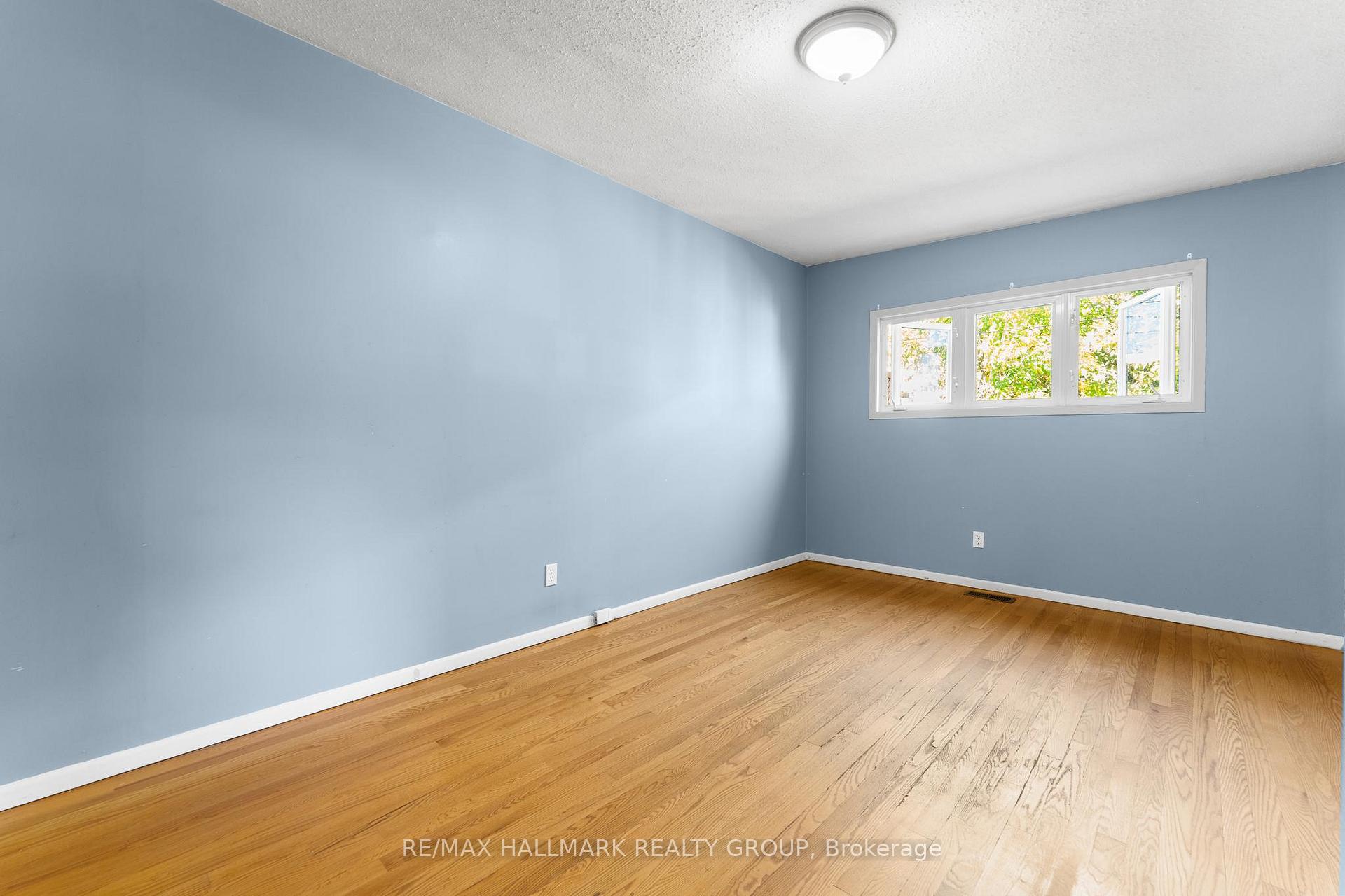 Photo 12 of 2437 Tupper Avenue, Ottawa, Hawthorne Meadows — HOMEH
