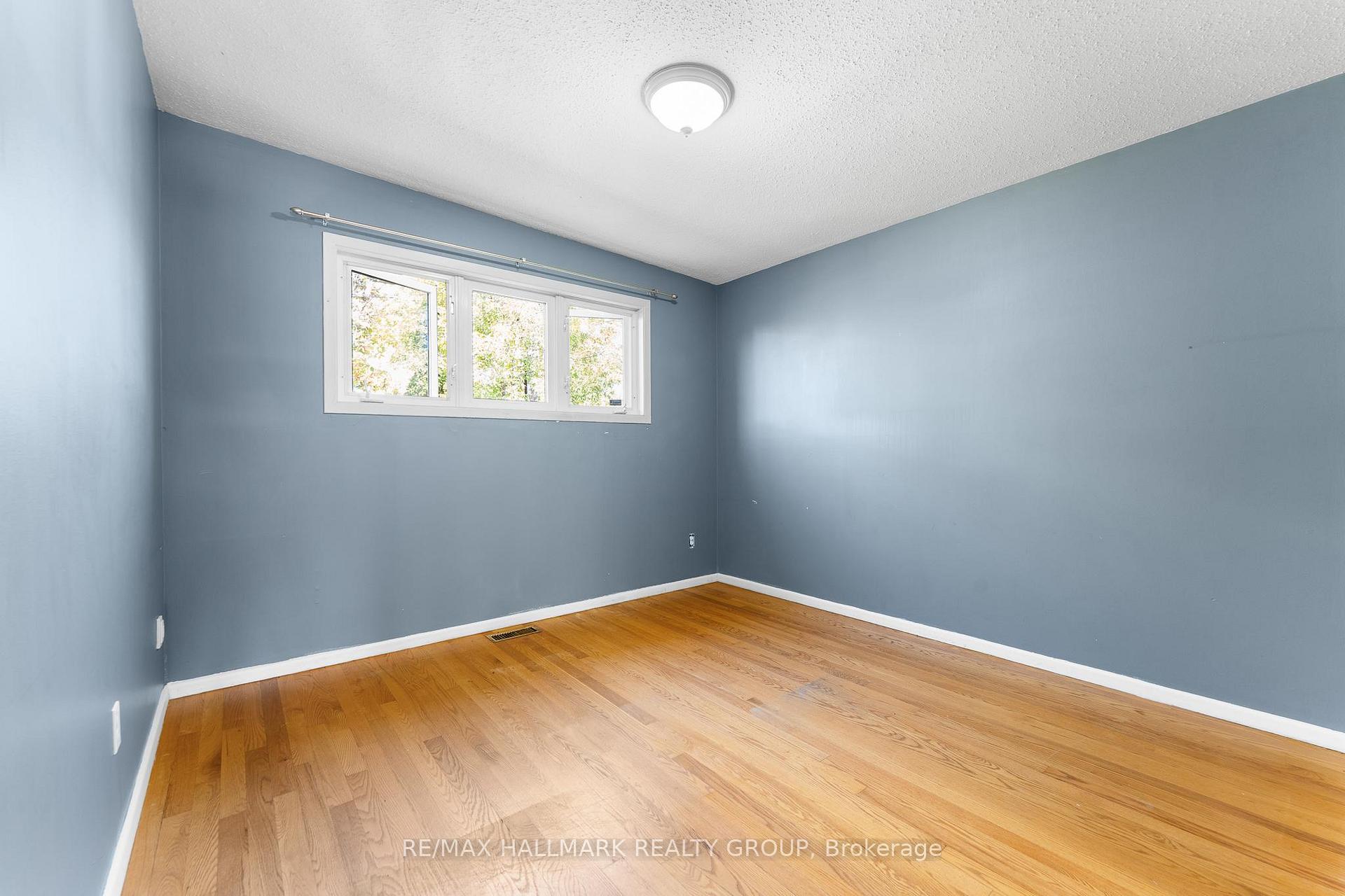 Photo 15 of 2437 Tupper Avenue, Ottawa, Hawthorne Meadows — HOMEH
