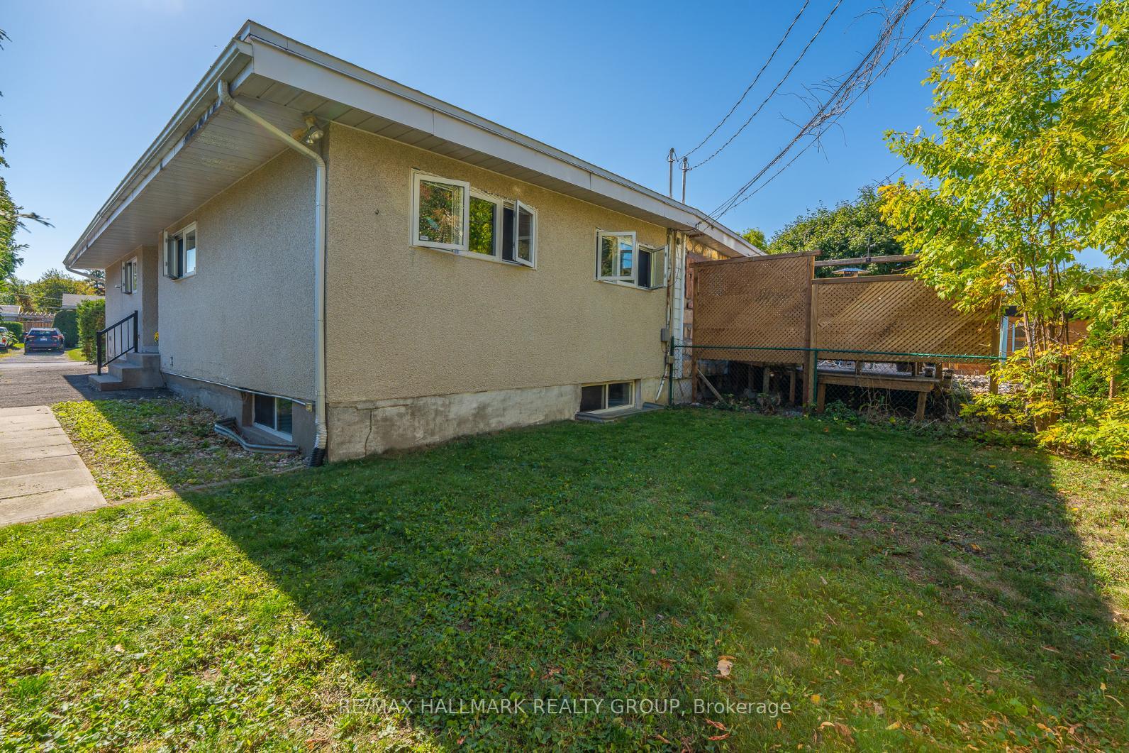 Photo 24 of 2437 Tupper Avenue, Ottawa, Hawthorne Meadows — HOMEH