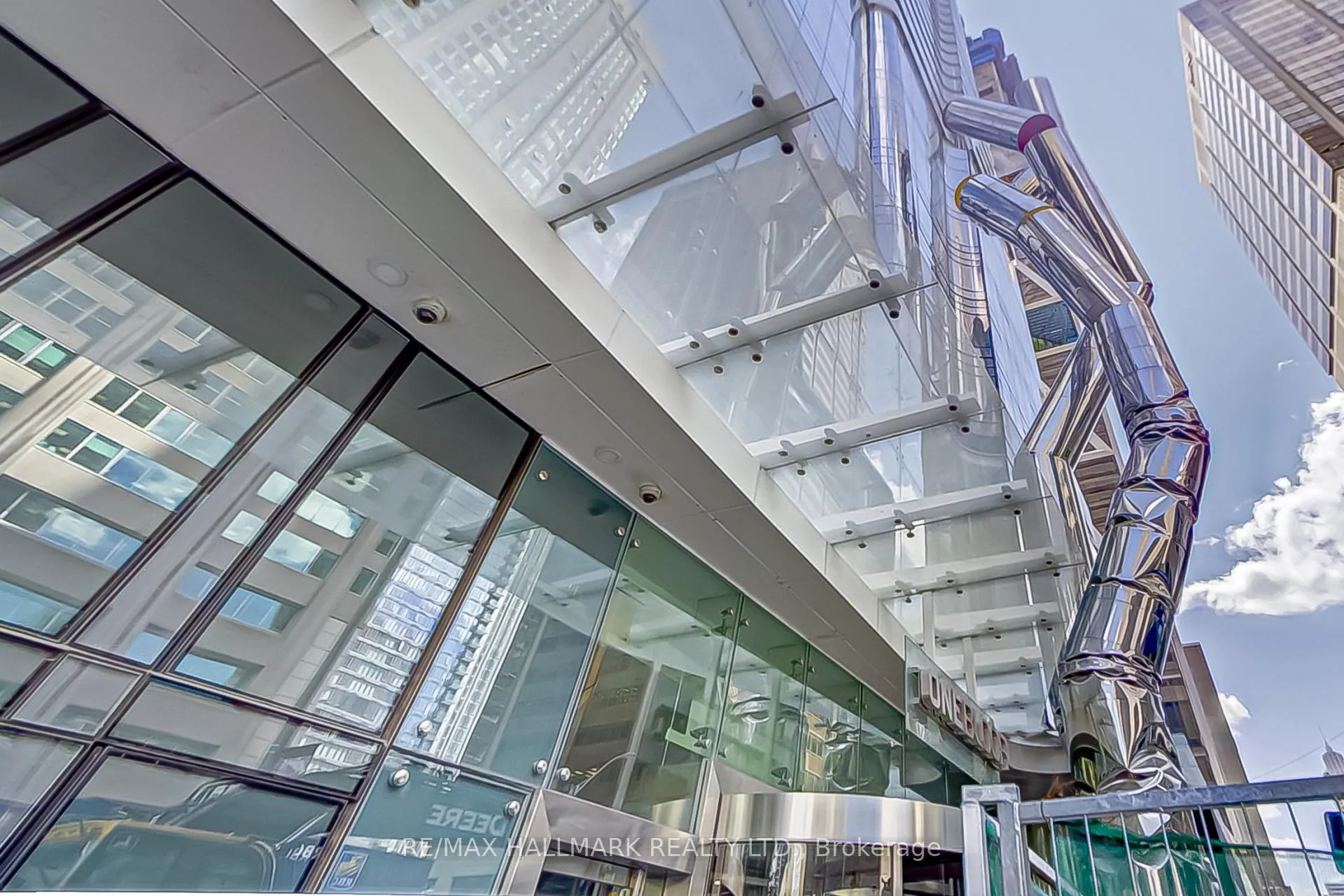 Photo 1 of Unit 314, 1 Bloor Street E, Toronto, Church-Yonge Corridor — HOMEH