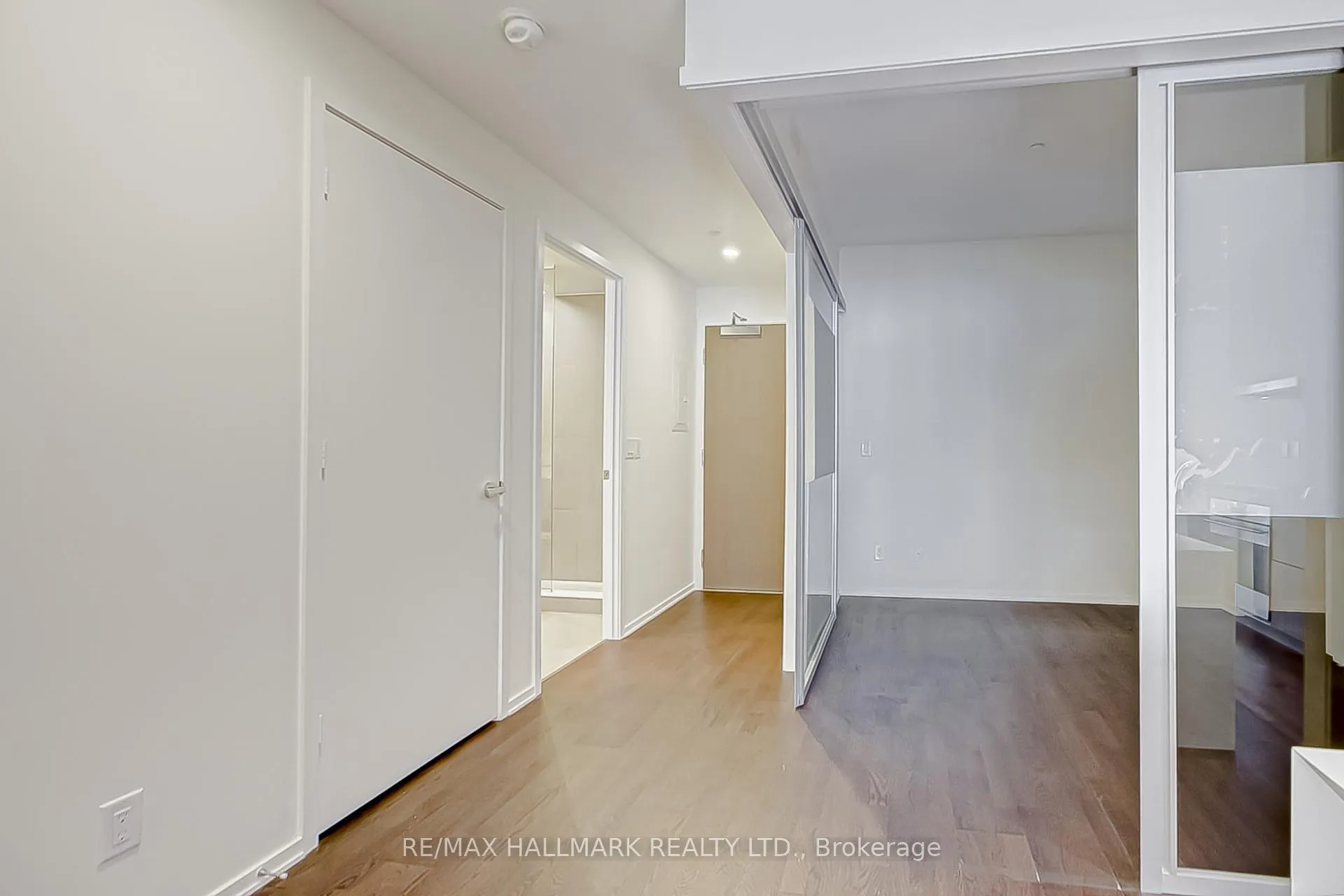 Photo 4 of Unit 314, 1 Bloor Street E, Toronto, Church-Yonge Corridor — HOMEH