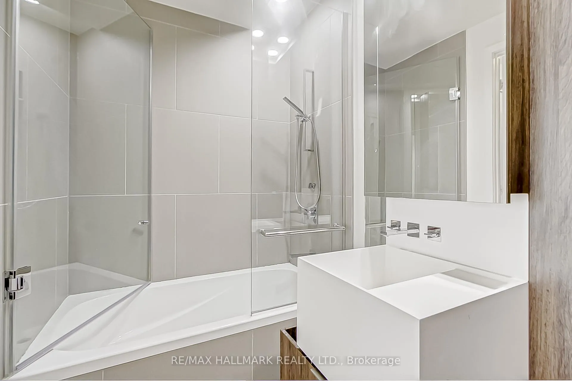 Photo 27 of Unit 314, 1 Bloor Street E, Toronto, Church-Yonge Corridor — HOMEH