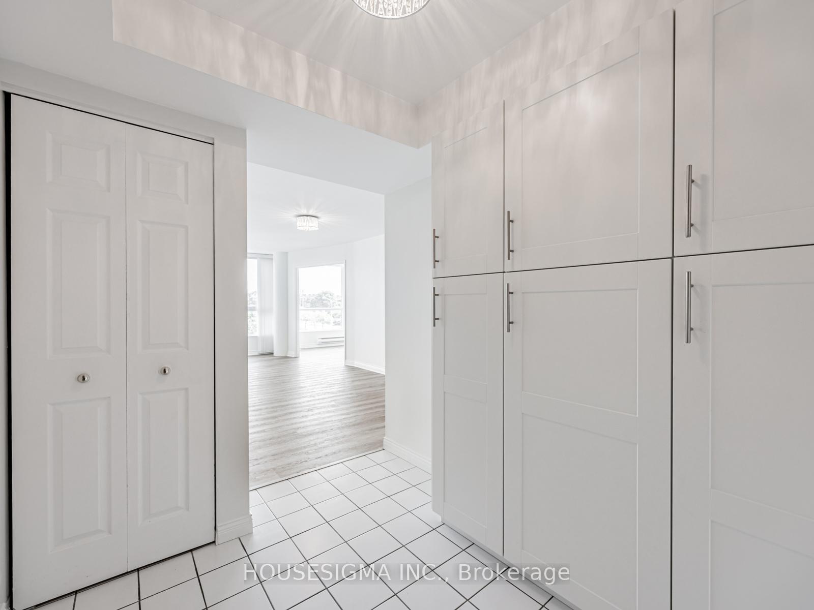 Photo 2 of Unit 403, 3233 Eglinton Avenue E, Scarborough, Scarborough Village — HOMEH