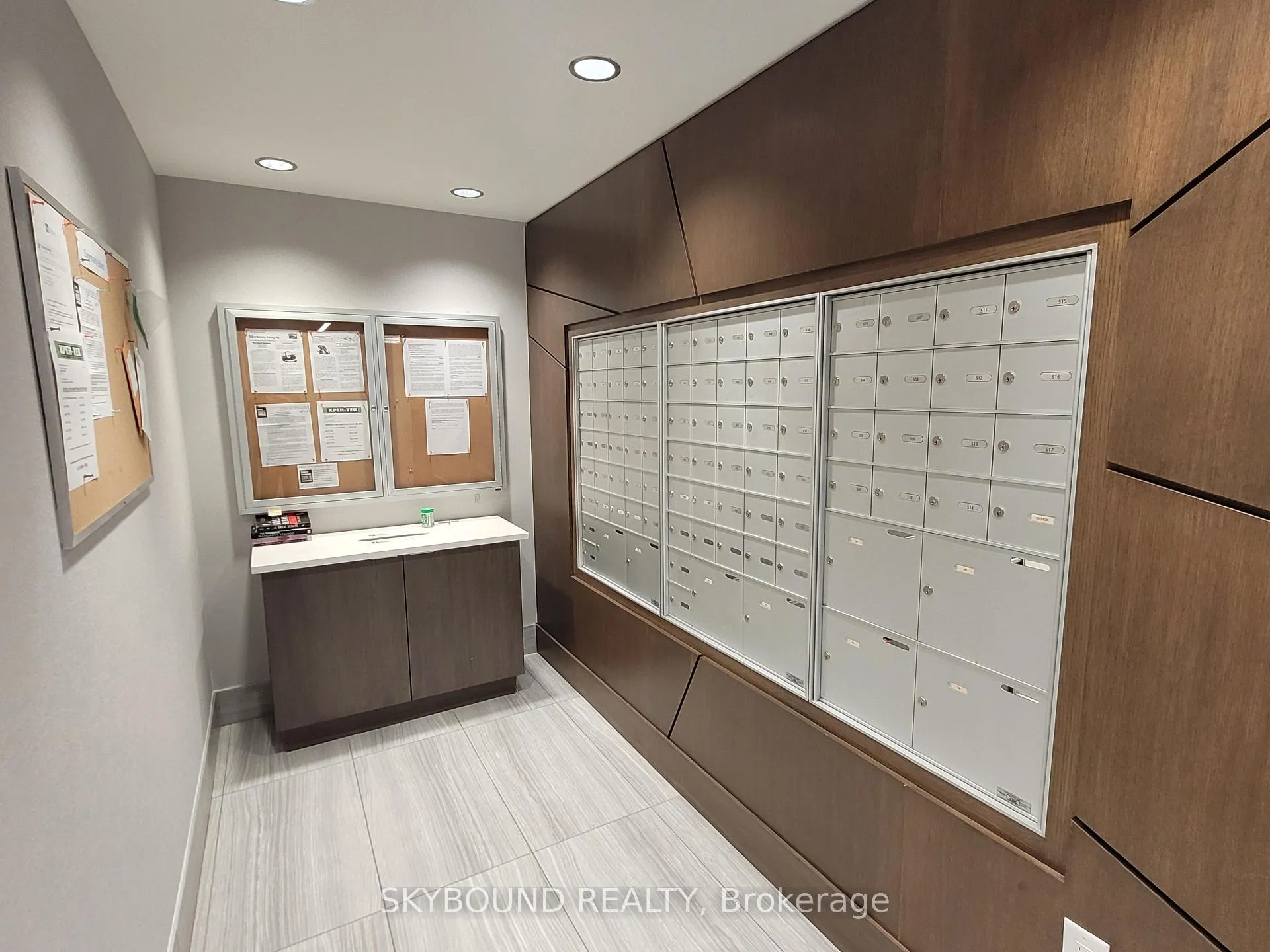 Photo 5 of Unit 301, 16 Markle Crescent, Hamilton, Ancaster — HOMEH