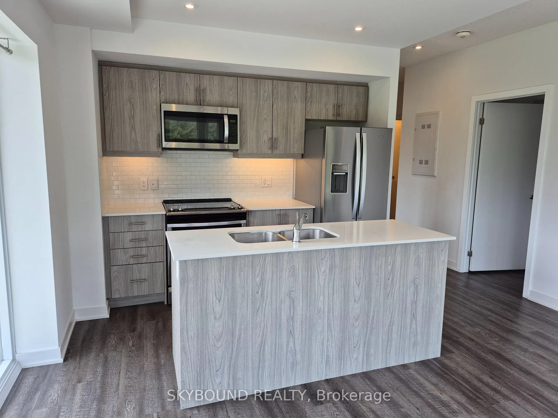 Photo 16 of Unit 301, 16 Markle Crescent, Hamilton, Ancaster — HOMEH