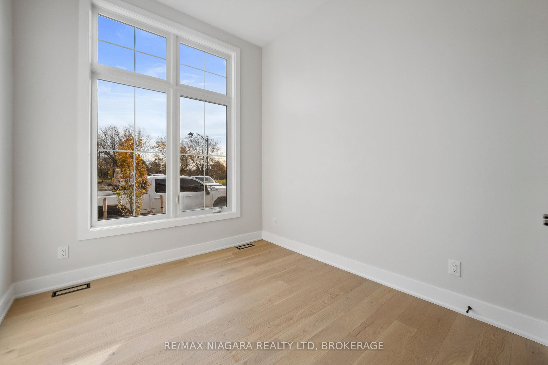 Photo 7 of Unit 10, 41 Ivy Crescent, Thorold, Confederation Heights — HOMEH