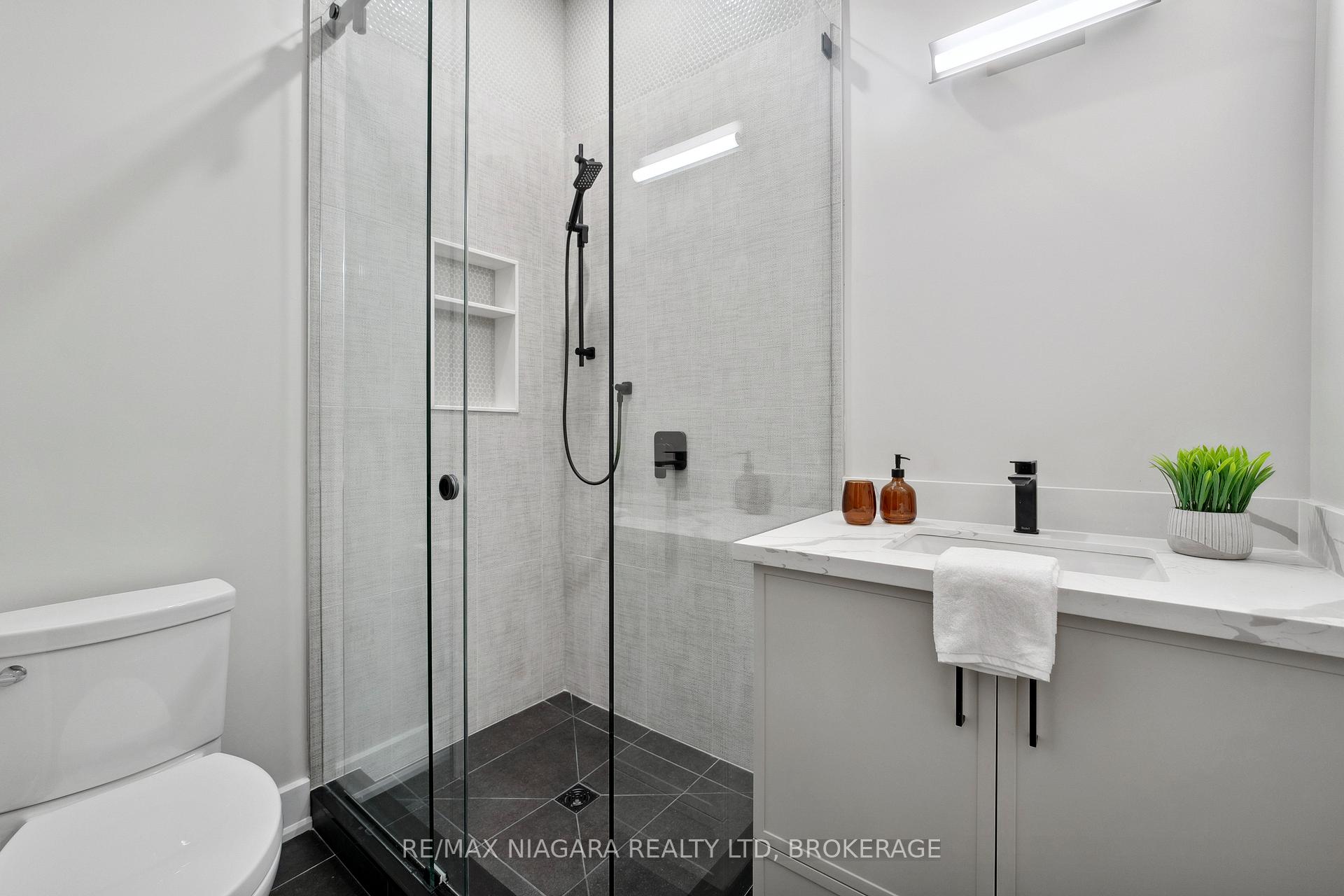 Photo 9 of Unit 10, 41 Ivy Crescent, Thorold, Confederation Heights — HOMEH