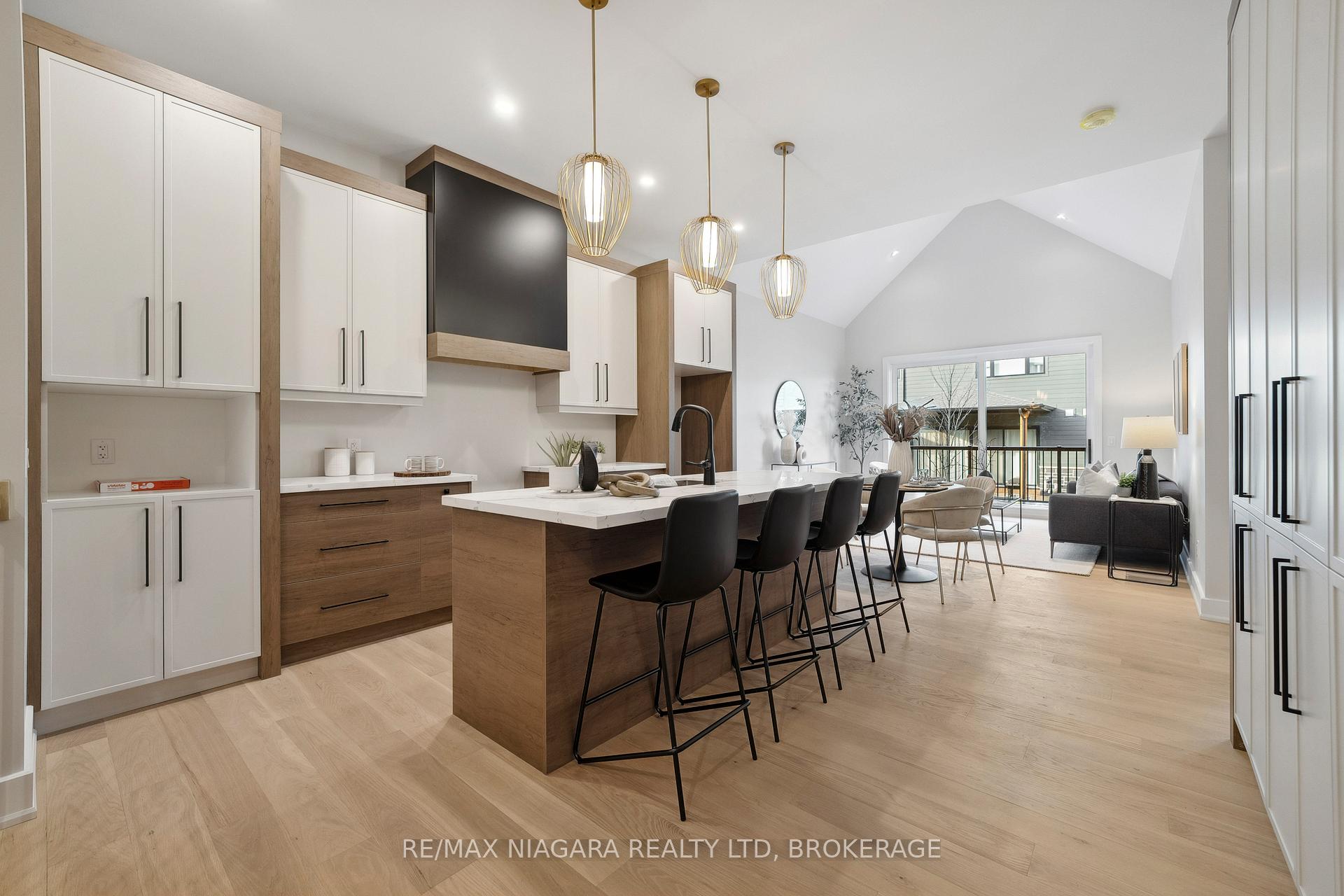 Photo 11 of Unit 10, 41 Ivy Crescent, Thorold, Confederation Heights — HOMEH
