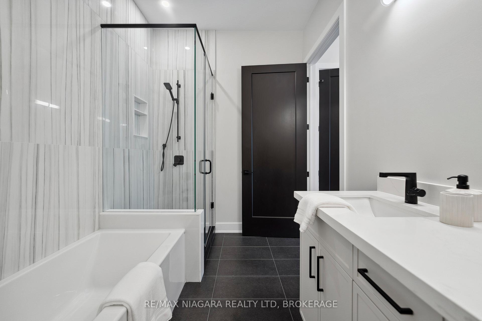 Photo 28 of Unit 10, 41 Ivy Crescent, Thorold, Confederation Heights — HOMEH