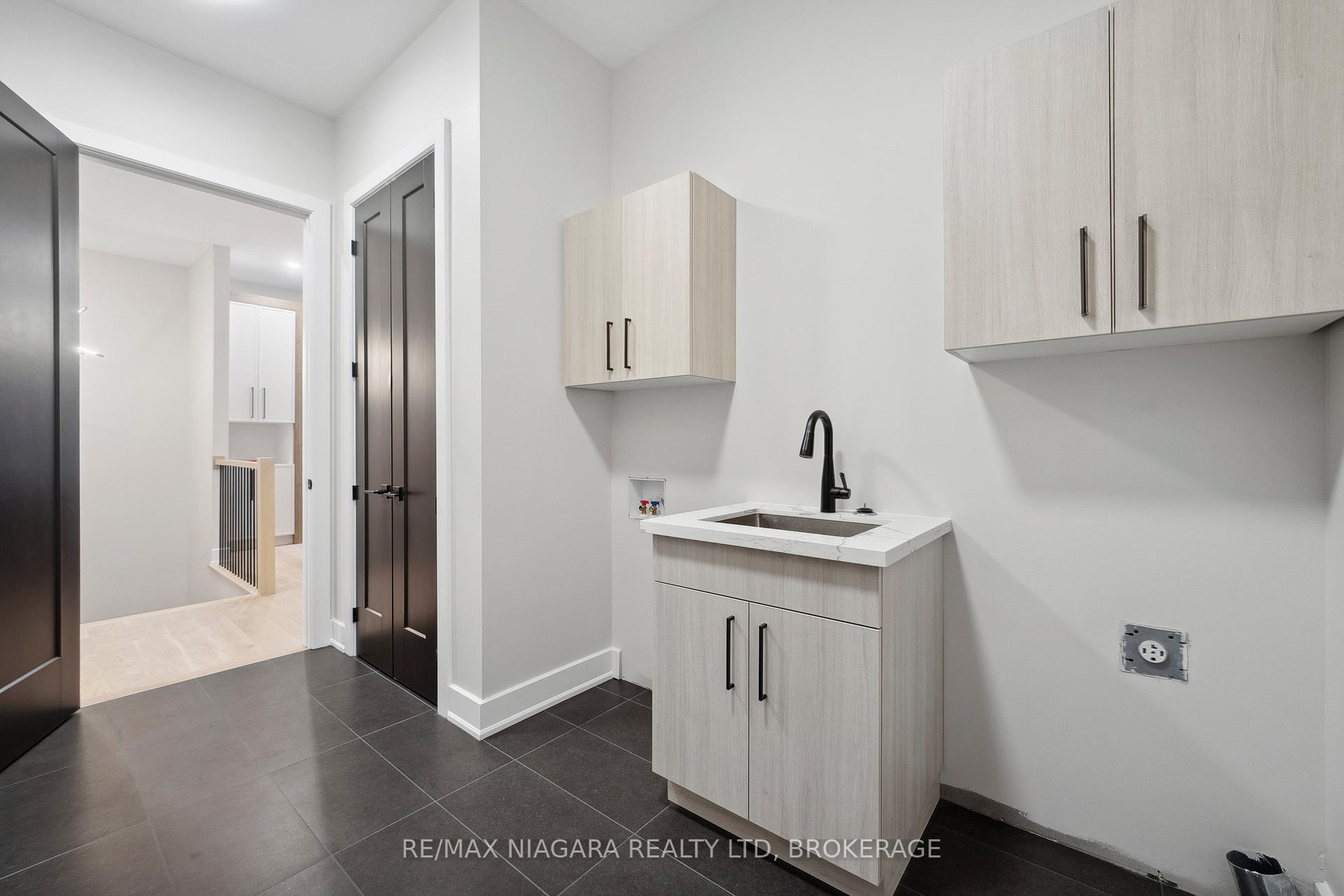 Photo 30 of Unit 10, 41 Ivy Crescent, Thorold, Confederation Heights — HOMEH