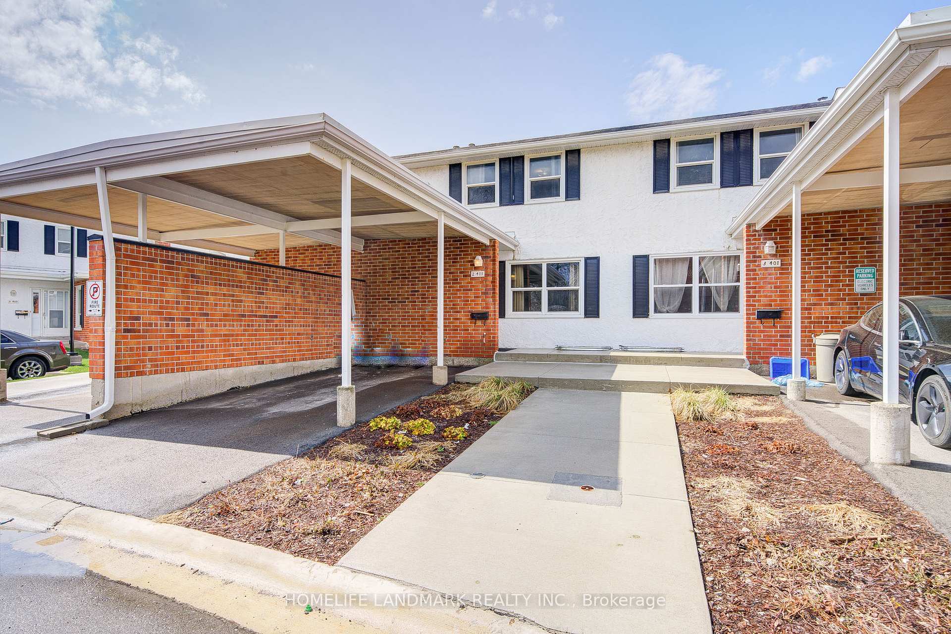 Front of Unit 2, 401 Keats Way