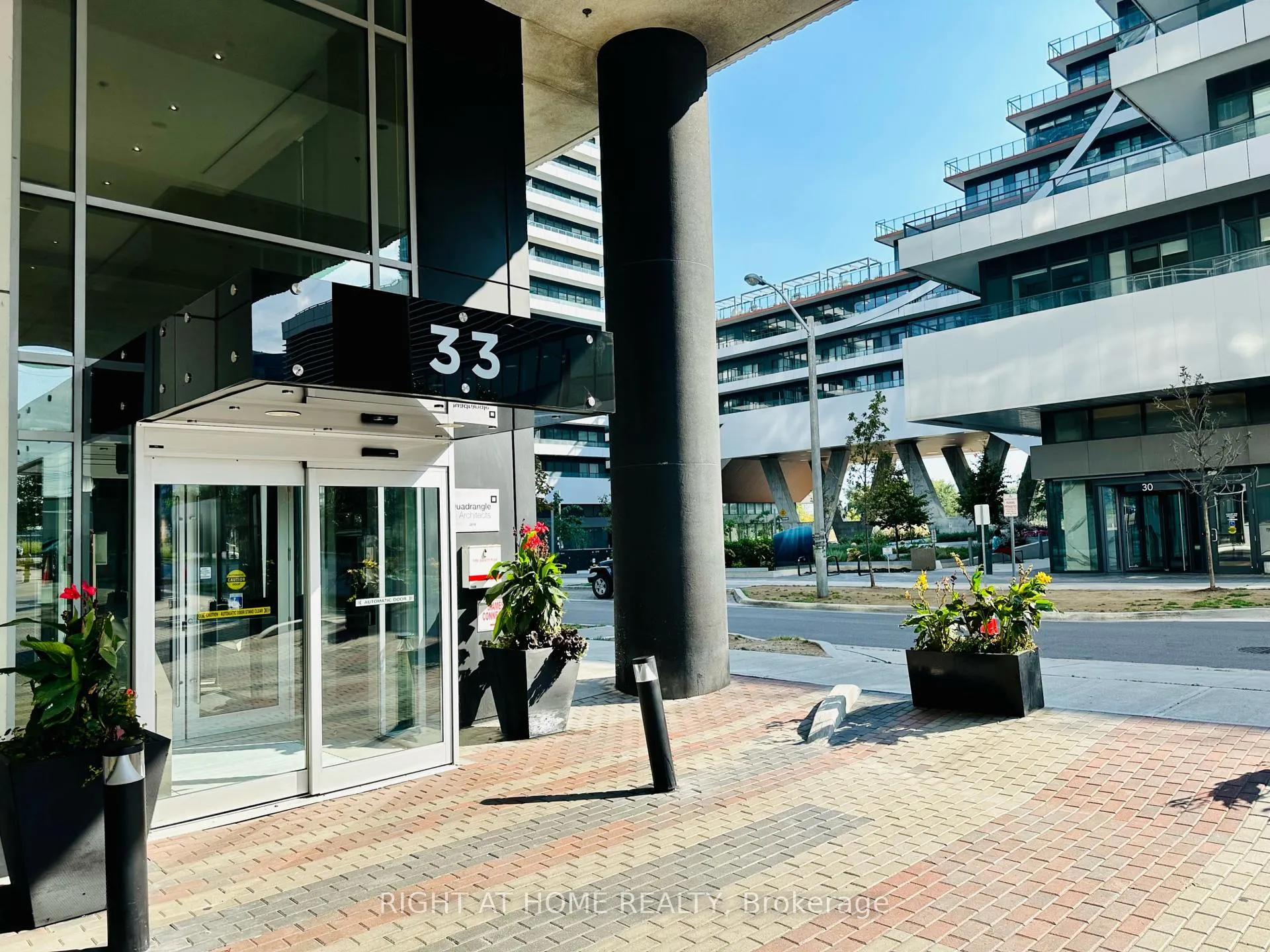Photo 2 of Unit 504, 33 Shore Breeze Drive, Etobicoke, Mimico — HOMEH