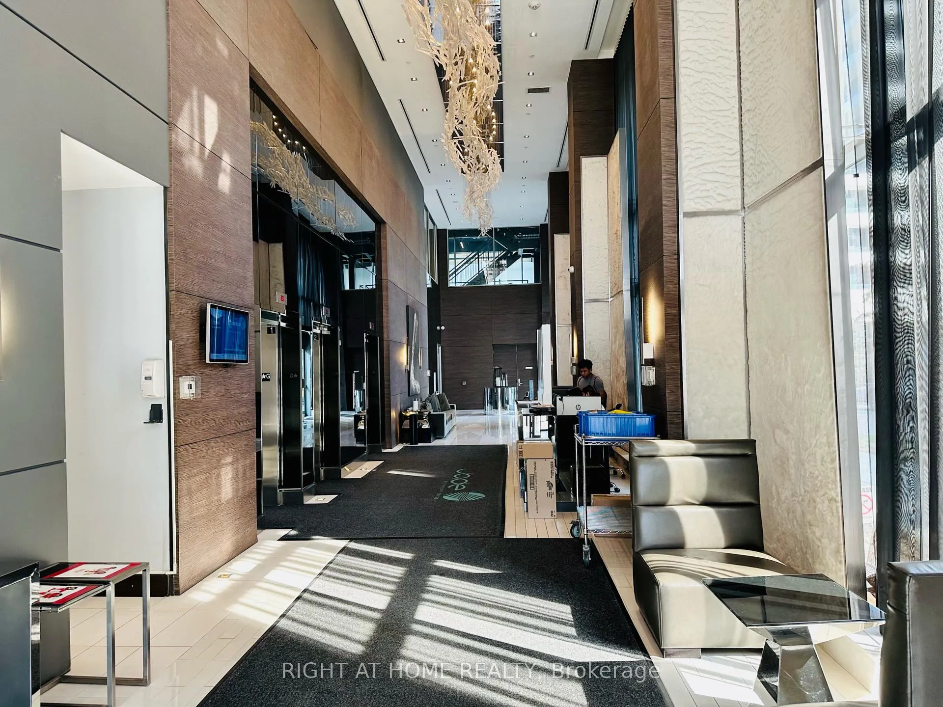 Photo 3 of Unit 504, 33 Shore Breeze Drive, Etobicoke, Mimico — HOMEH