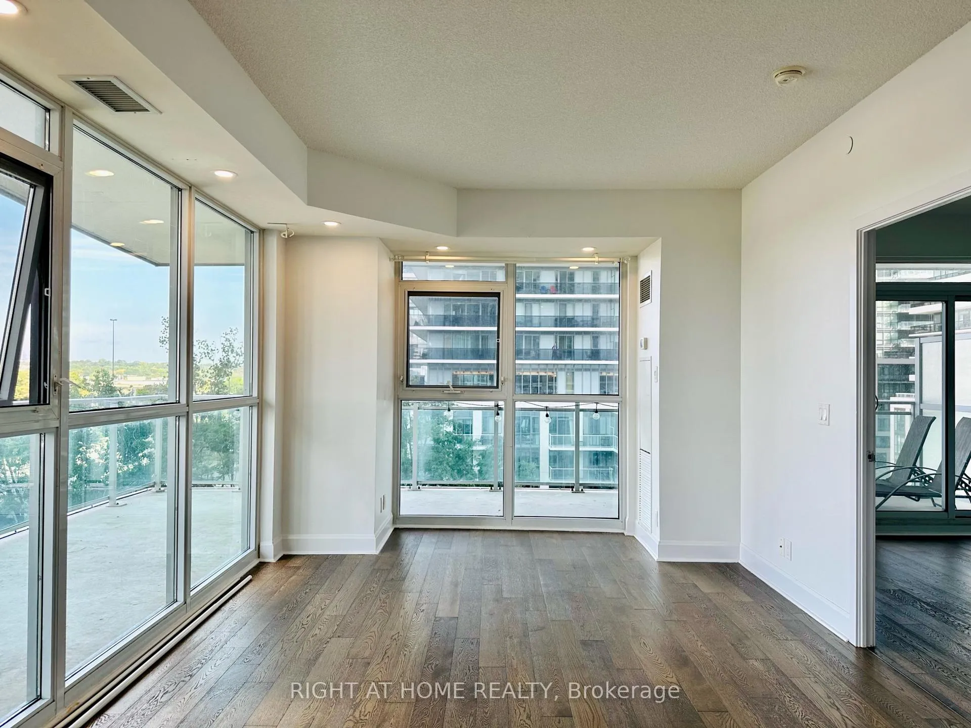Photo 5 of Unit 504, 33 Shore Breeze Drive, Etobicoke, Mimico — HOMEH