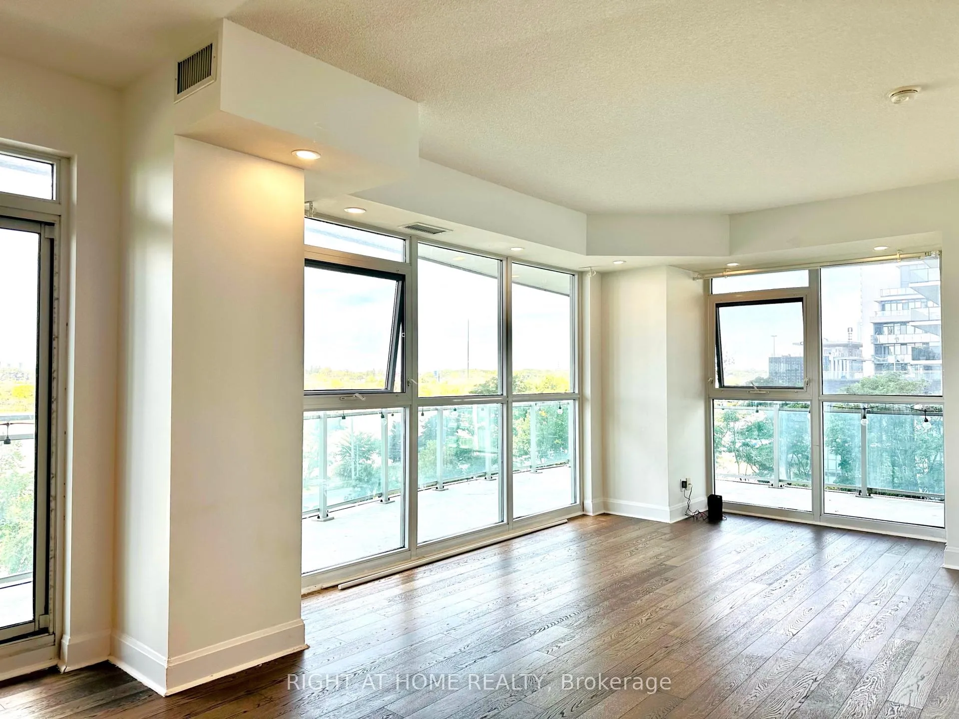 Photo 6 of Unit 504, 33 Shore Breeze Drive, Etobicoke, Mimico — HOMEH