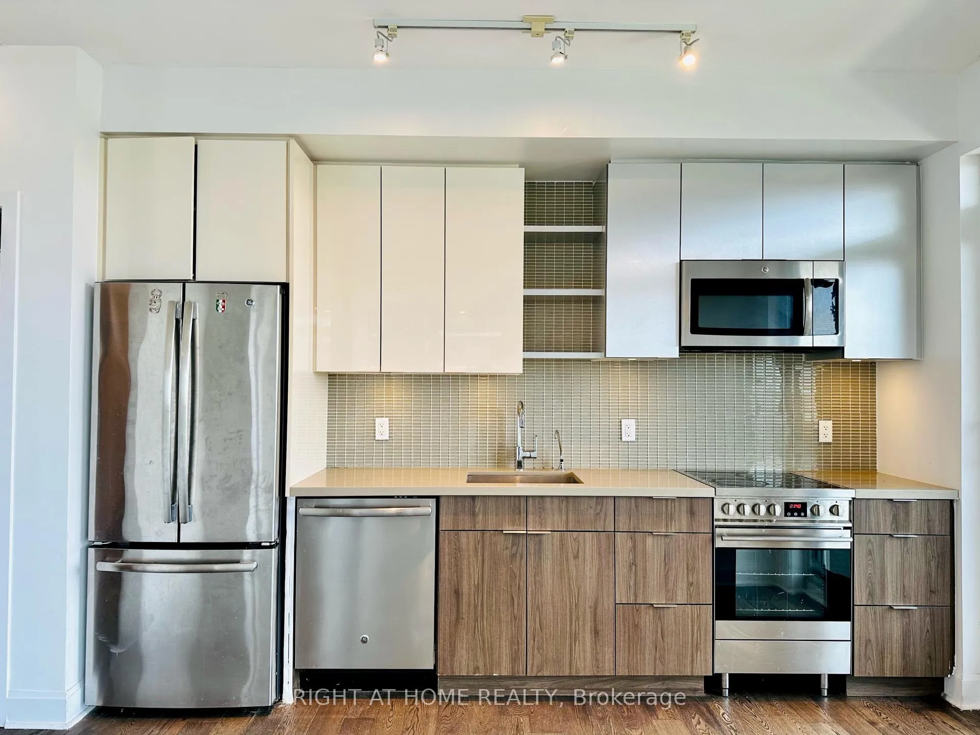 Photo 7 of Unit 504, 33 Shore Breeze Drive, Etobicoke, Mimico — HOMEH