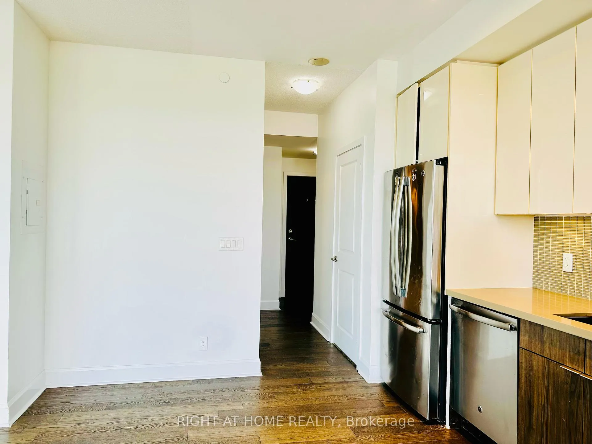 Photo 8 of Unit 504, 33 Shore Breeze Drive, Etobicoke, Mimico — HOMEH