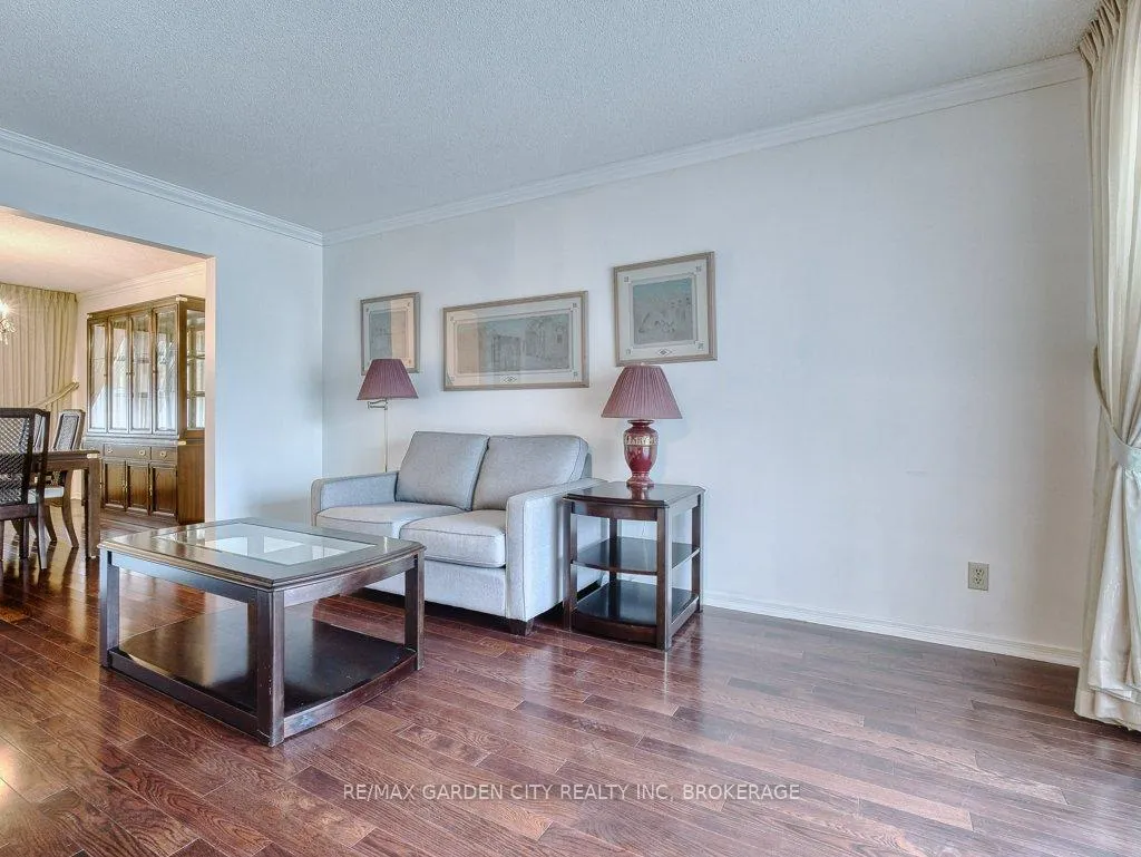 Photo 4 of 21 Bascary Crescent, St. Catharines, Rykert/Vansickle — HOMEH