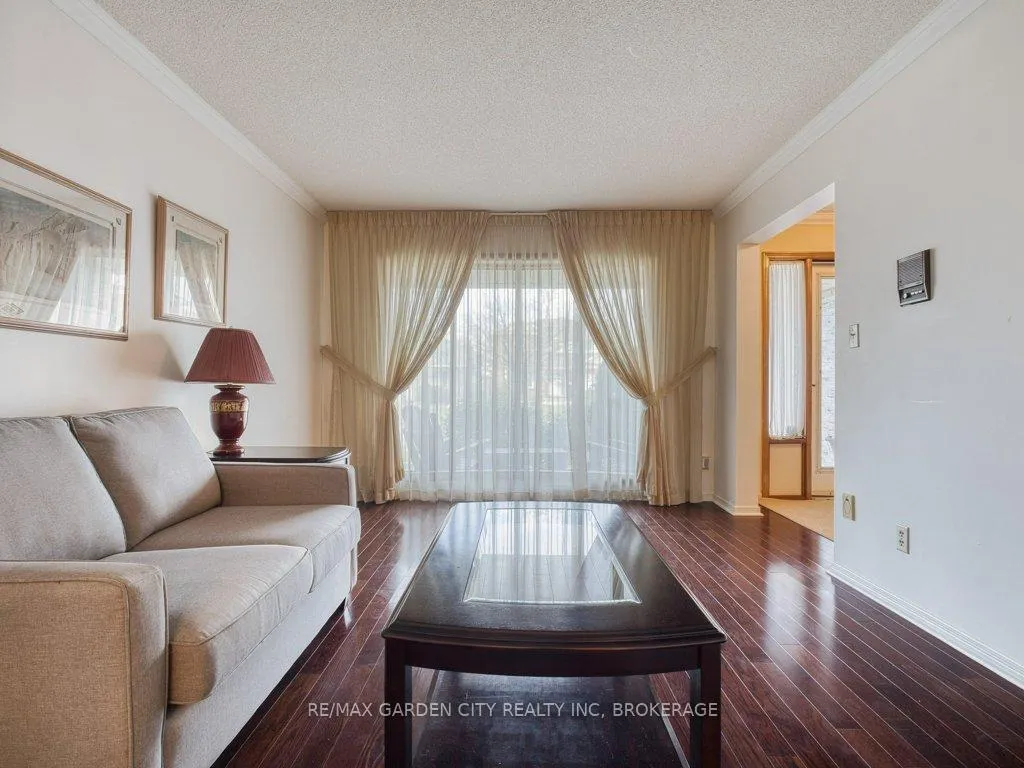 Photo 5 of 21 Bascary Crescent, St. Catharines, Rykert/Vansickle — HOMEH