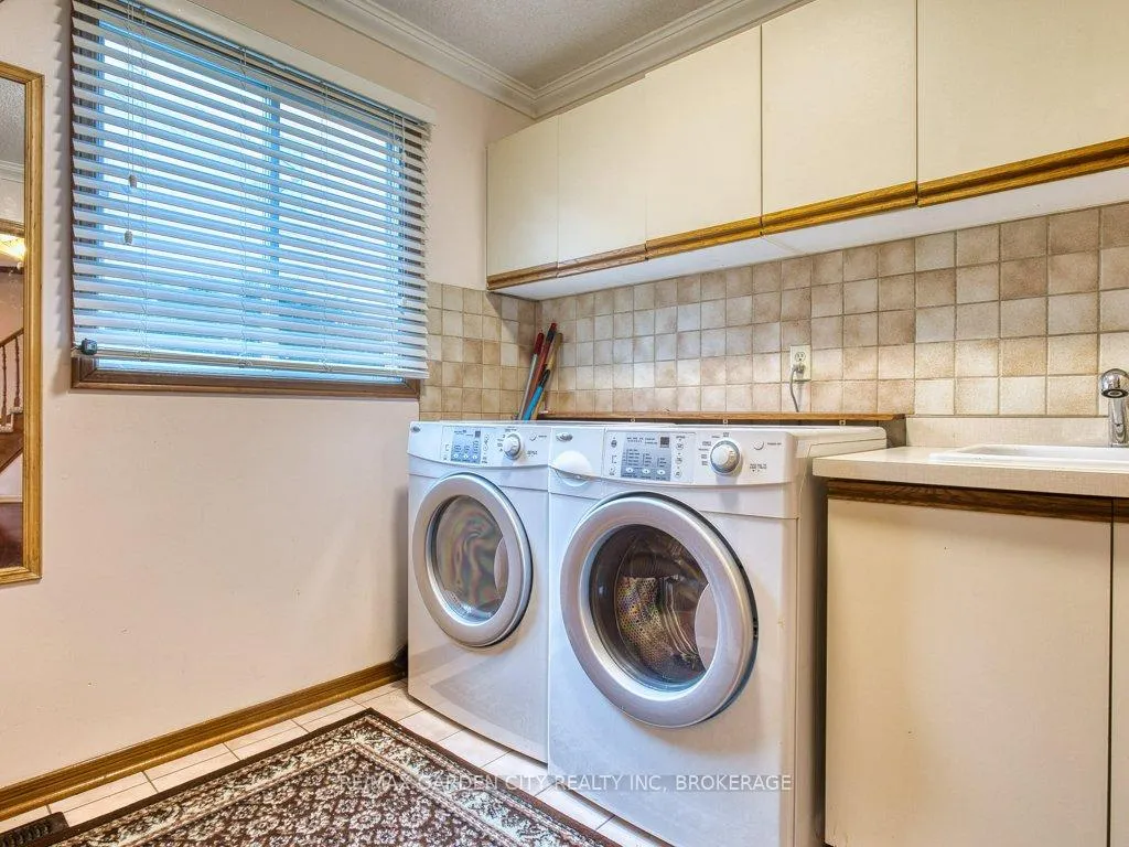 Photo 12 of 21 Bascary Crescent, St. Catharines, Rykert/Vansickle — HOMEH