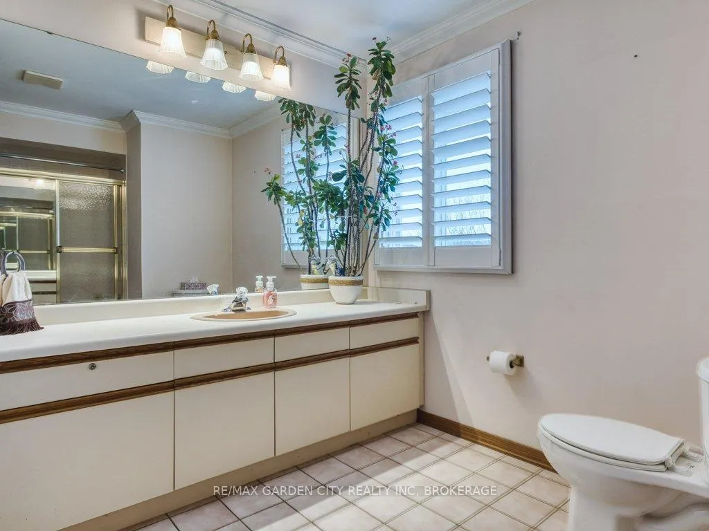 Photo 15 of 21 Bascary Crescent, St. Catharines, Rykert/Vansickle — HOMEH