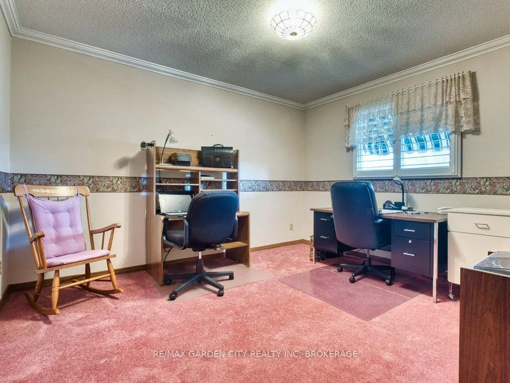 Photo 16 of 21 Bascary Crescent, St. Catharines, Rykert/Vansickle — HOMEH
