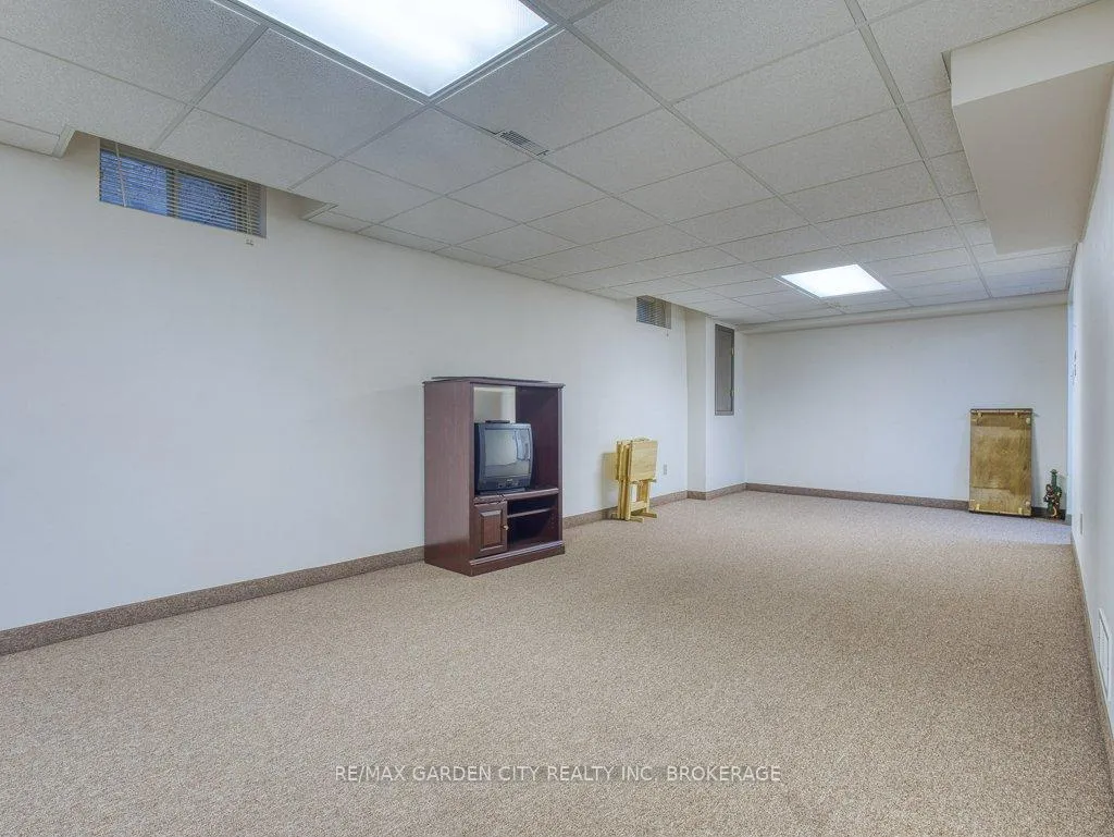 Photo 22 of 21 Bascary Crescent, St. Catharines, Rykert/Vansickle — HOMEH