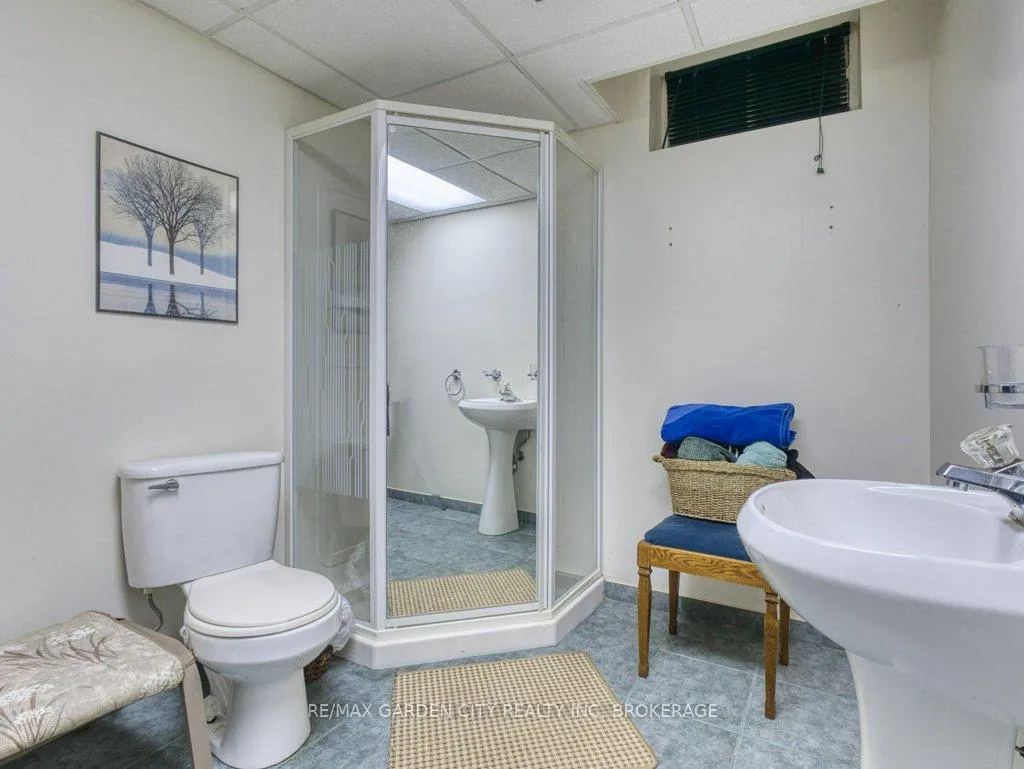 Photo 23 of 21 Bascary Crescent, St. Catharines, Rykert/Vansickle — HOMEH