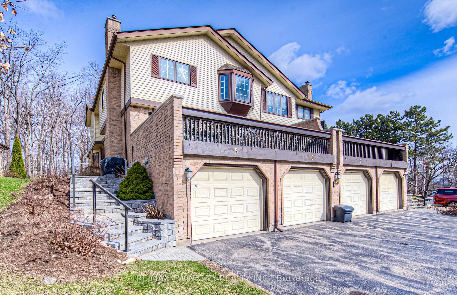 Photo 3 of Unit 5, 224 Kingswood Drive, Kitchener — HOMEH