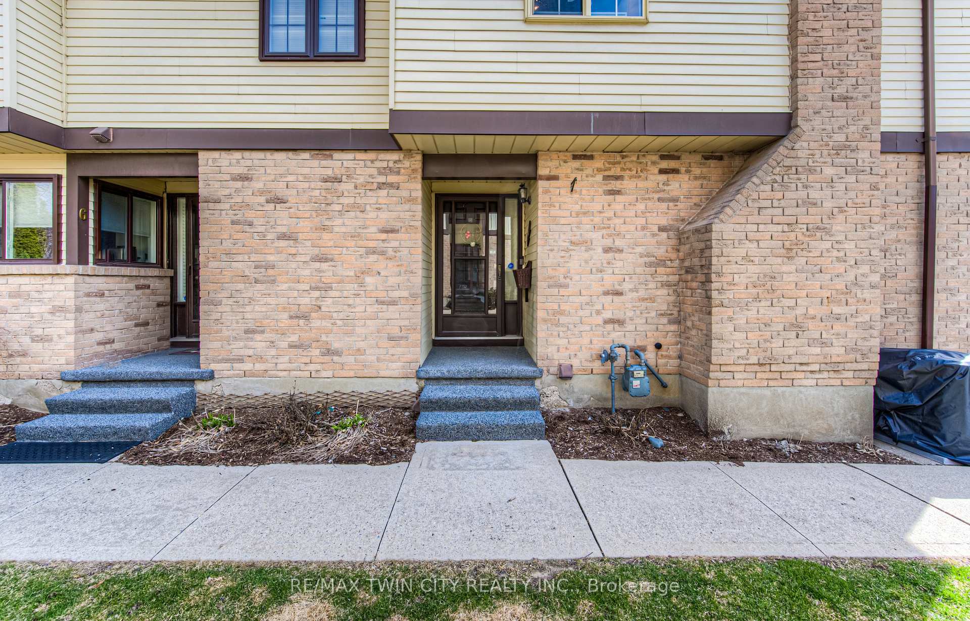Photo 4 of Unit 5, 224 Kingswood Drive, Kitchener — HOMEH