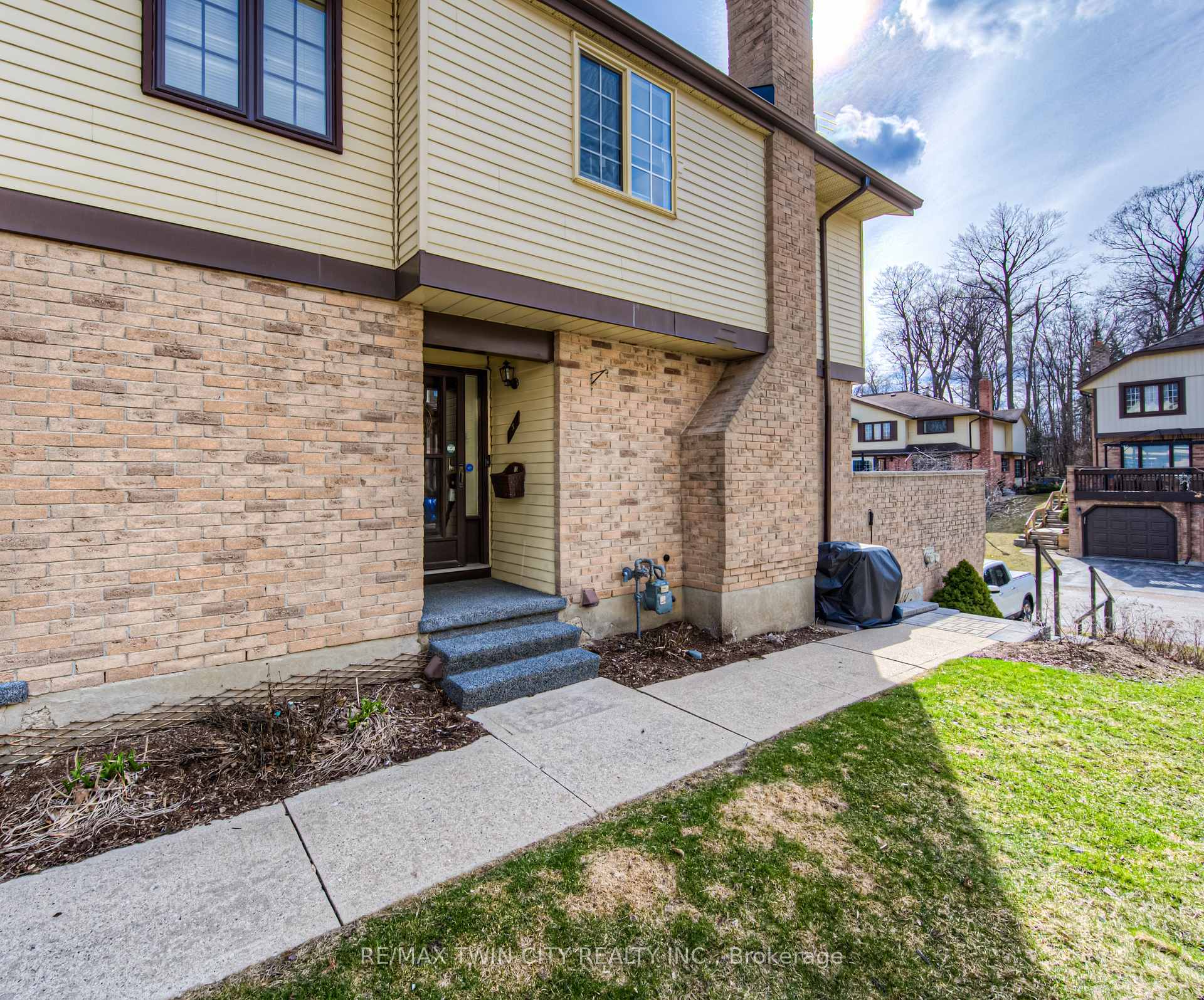 Photo 5 of Unit 5, 224 Kingswood Drive, Kitchener — HOMEH