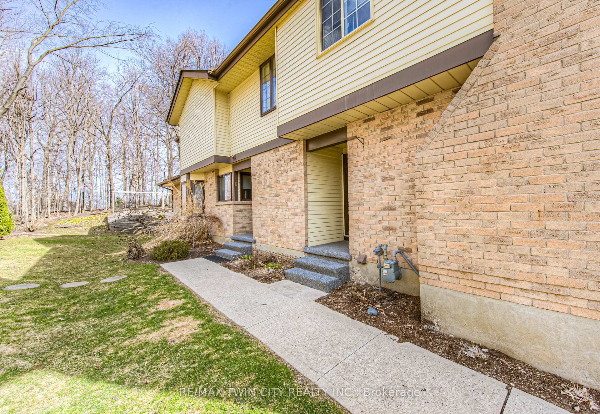 Photo 6 of Unit 5, 224 Kingswood Drive, Kitchener — HOMEH