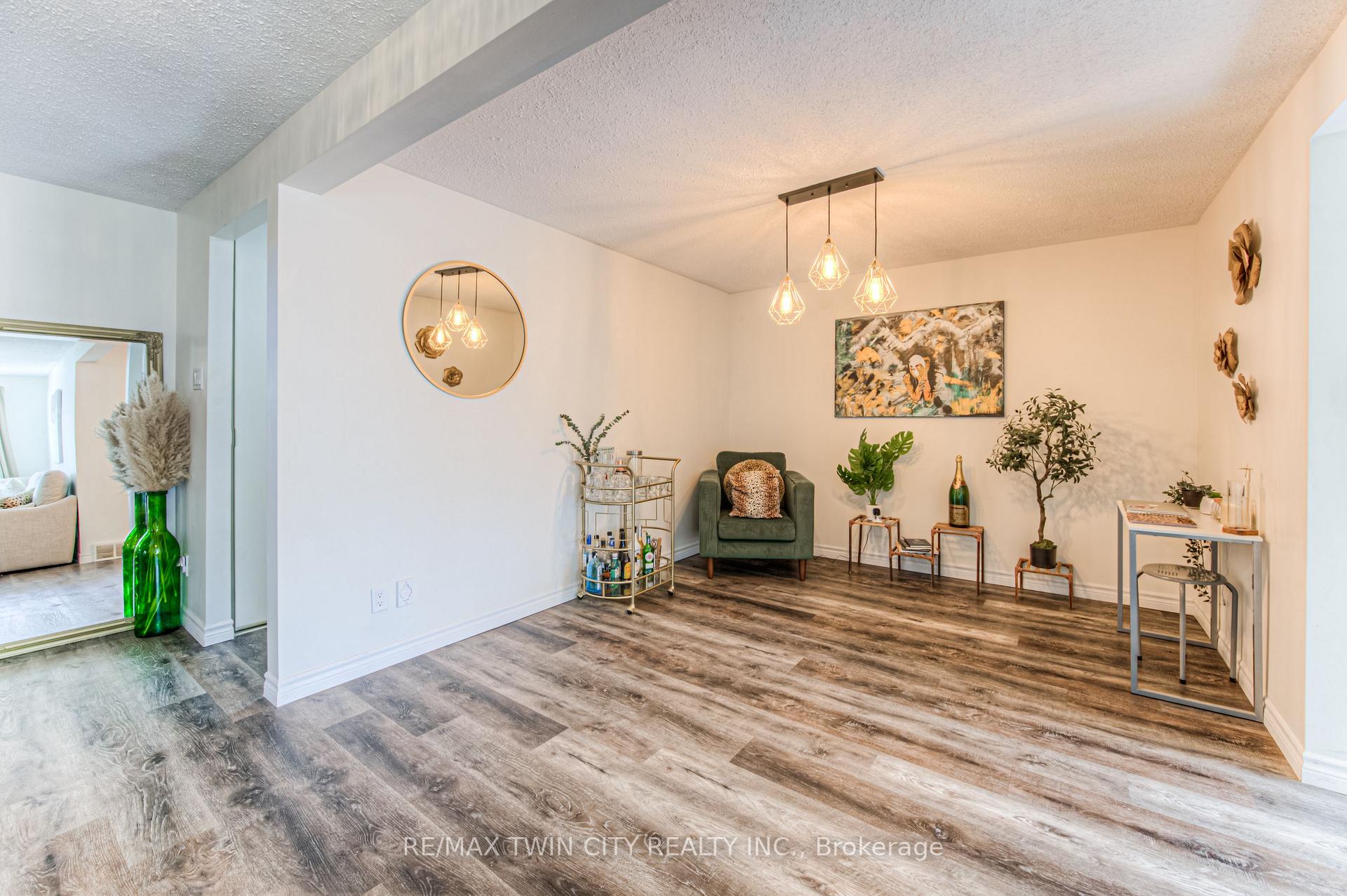 Photo 11 of Unit 5, 224 Kingswood Drive, Kitchener — HOMEH