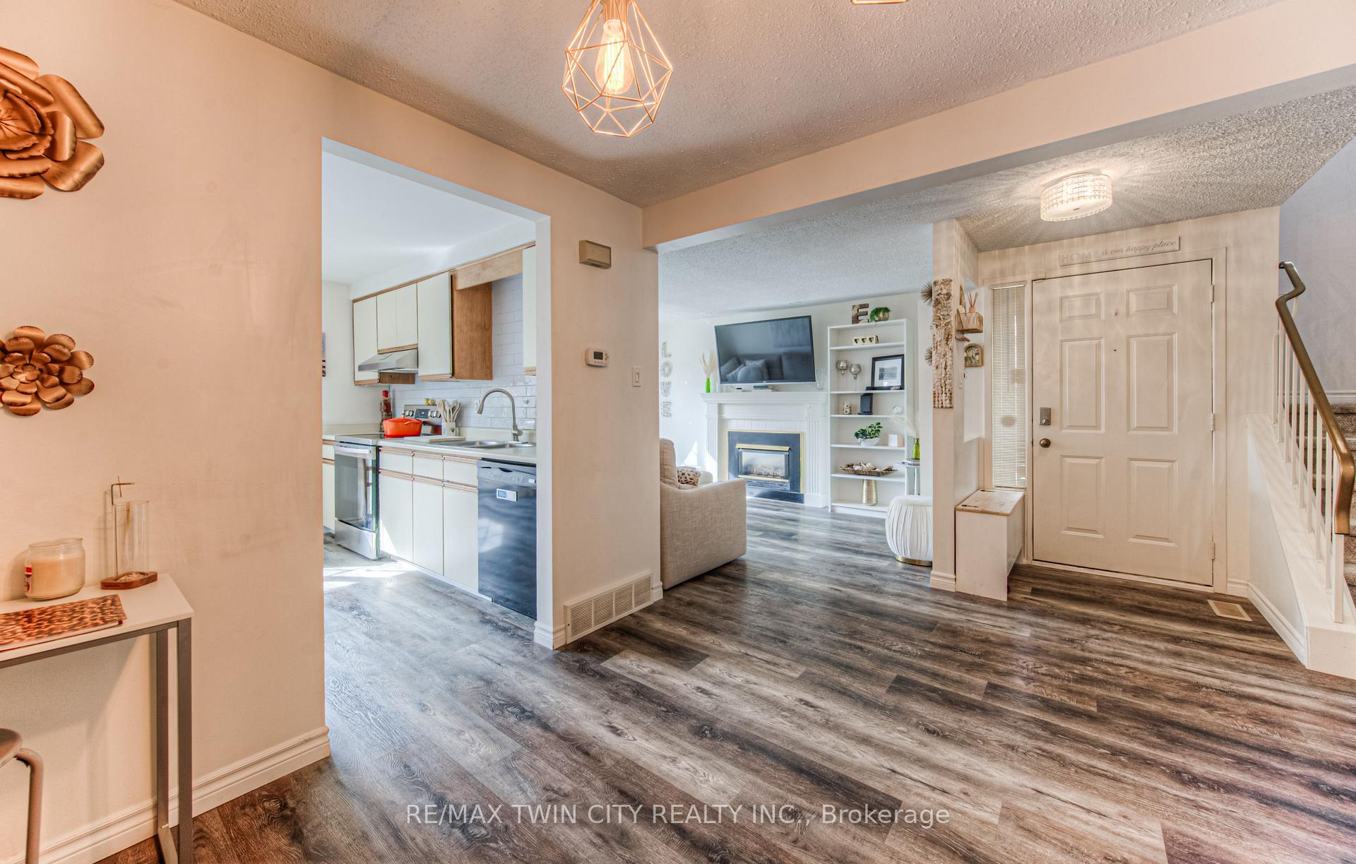 Photo 12 of Unit 5, 224 Kingswood Drive, Kitchener — HOMEH