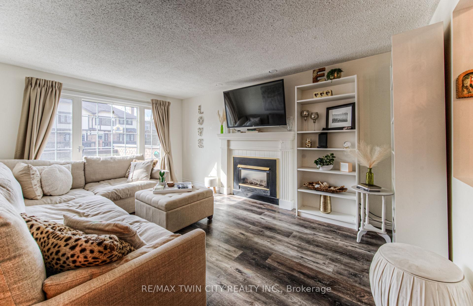 Photo 13 of Unit 5, 224 Kingswood Drive, Kitchener — HOMEH
