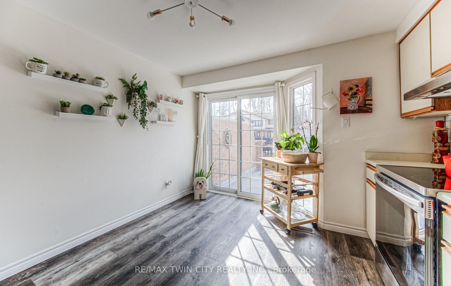Photo 17 of Unit 5, 224 Kingswood Drive, Kitchener — HOMEH