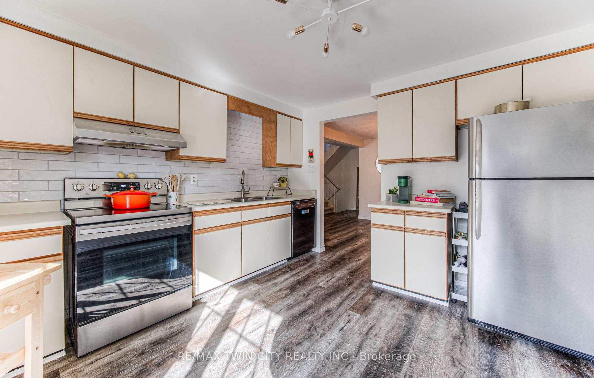 Photo 18 of Unit 5, 224 Kingswood Drive, Kitchener — HOMEH