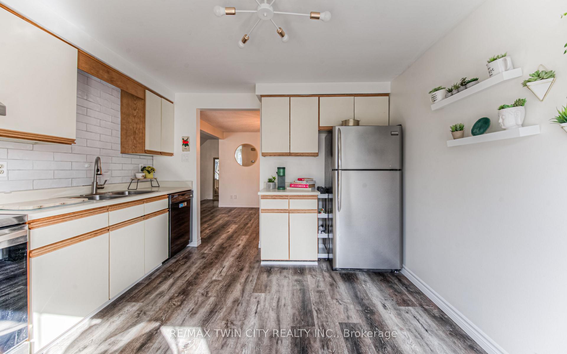 Photo 21 of Unit 5, 224 Kingswood Drive, Kitchener — HOMEH