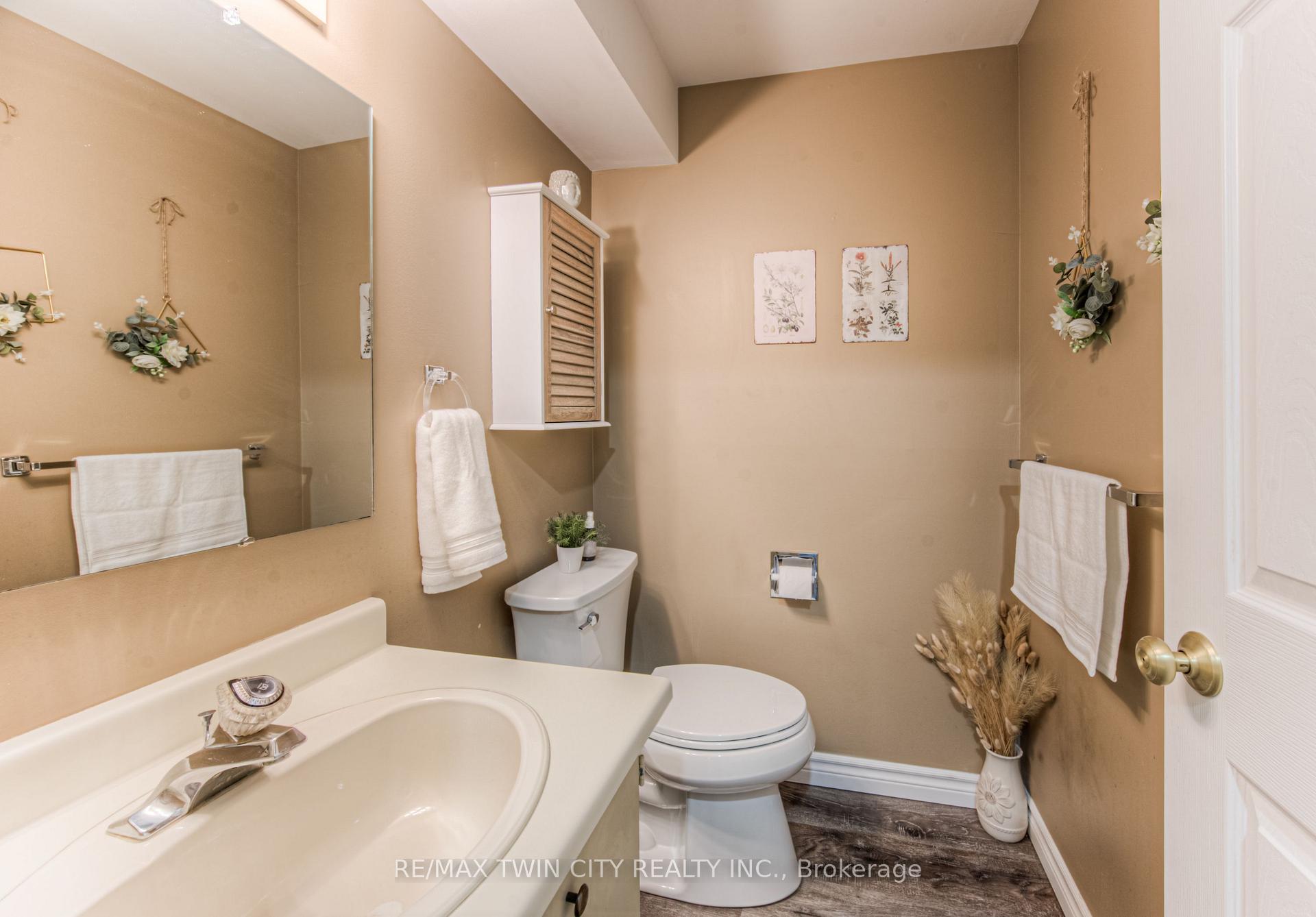 Photo 22 of Unit 5, 224 Kingswood Drive, Kitchener — HOMEH