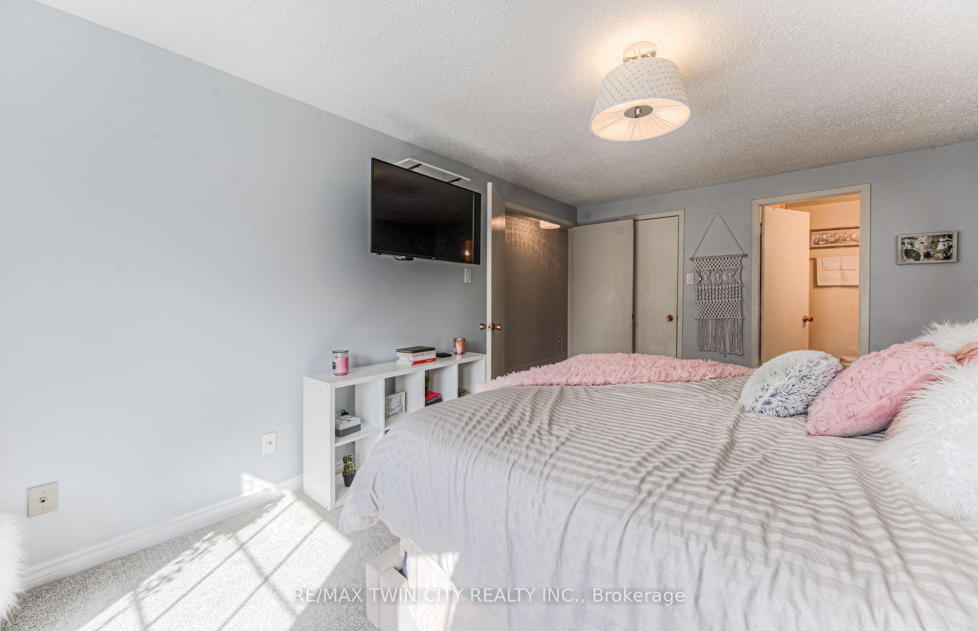 Photo 26 of Unit 5, 224 Kingswood Drive, Kitchener — HOMEH