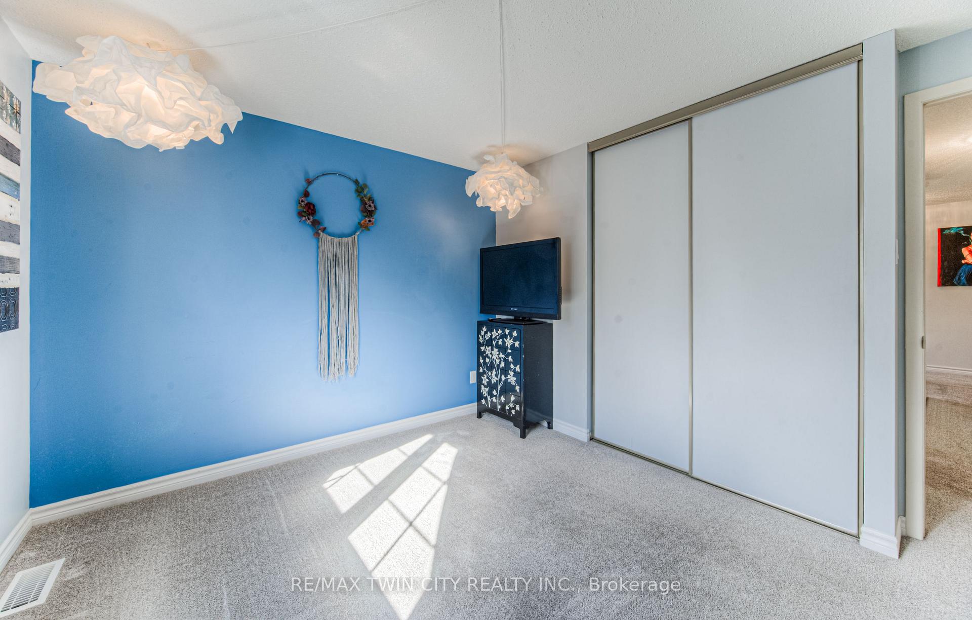 Photo 32 of Unit 5, 224 Kingswood Drive, Kitchener — HOMEH