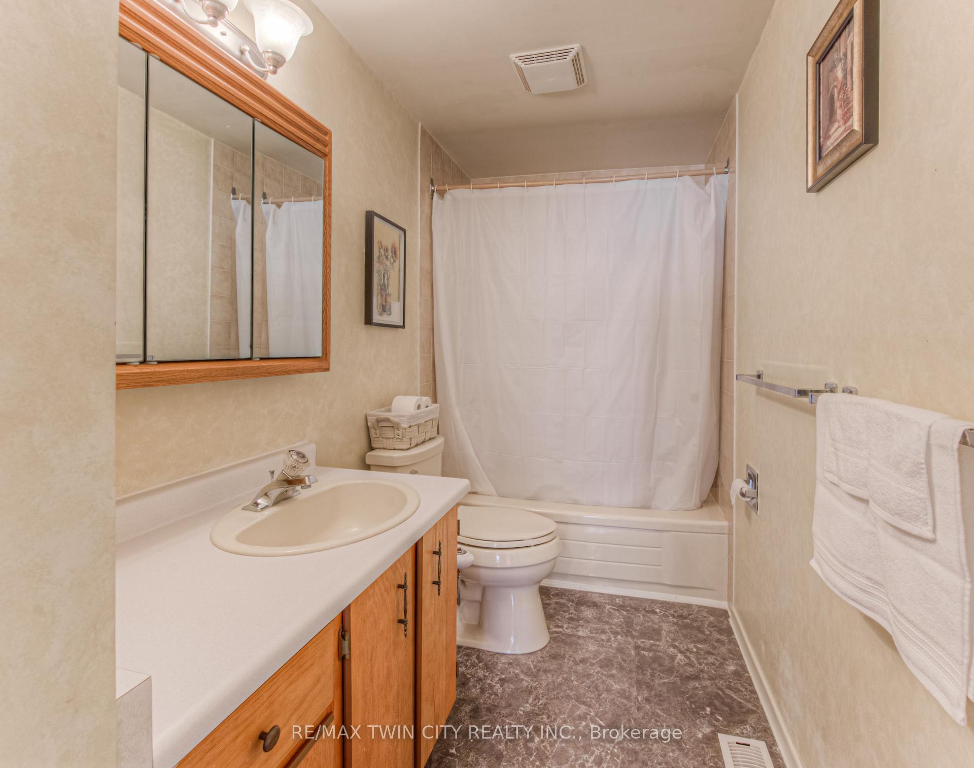 Photo 34 of Unit 5, 224 Kingswood Drive, Kitchener — HOMEH