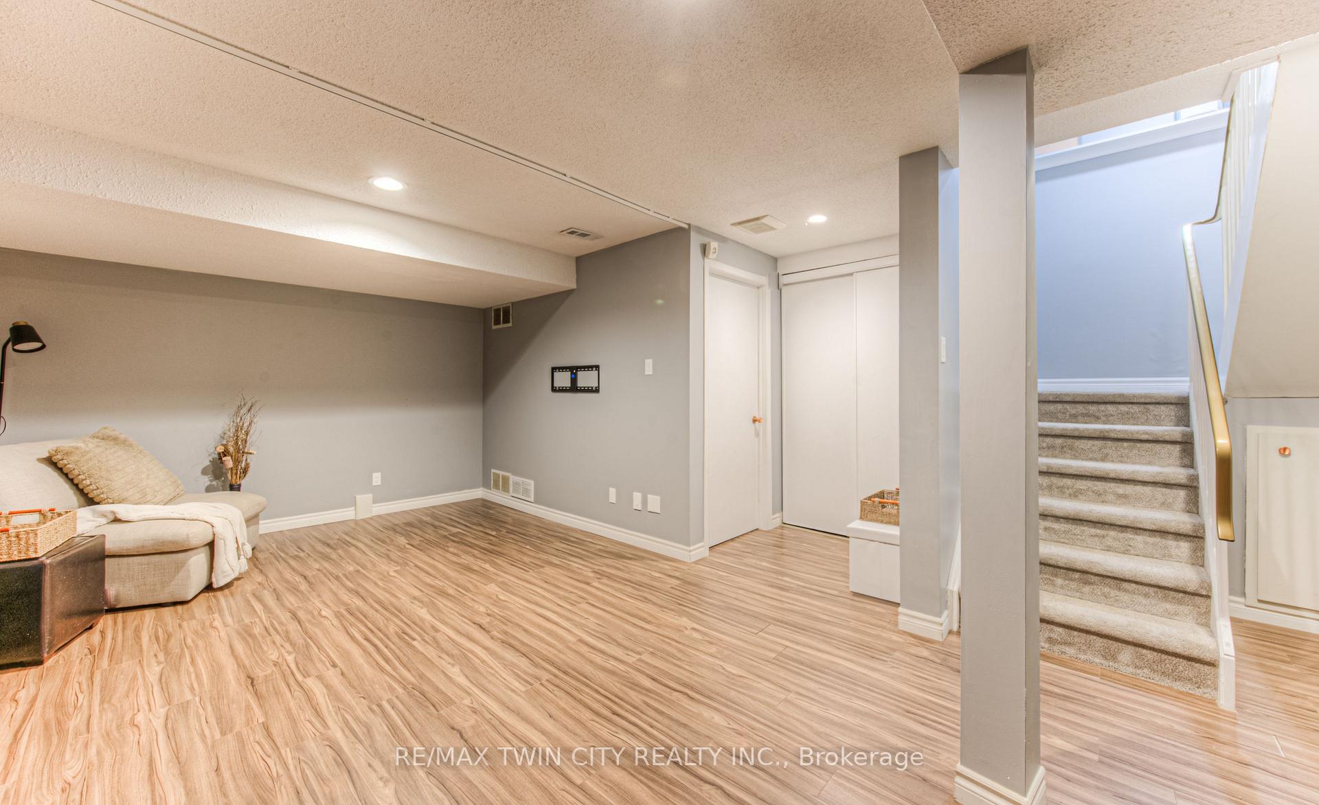 Photo 38 of Unit 5, 224 Kingswood Drive, Kitchener — HOMEH