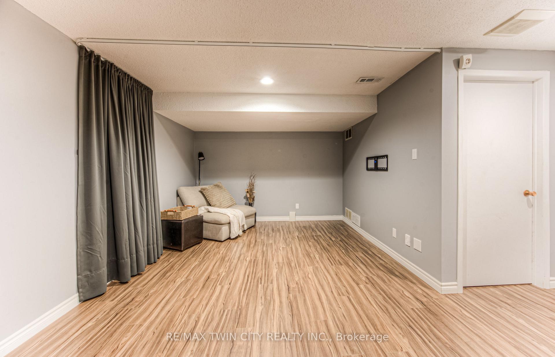 Photo 39 of Unit 5, 224 Kingswood Drive, Kitchener — HOMEH